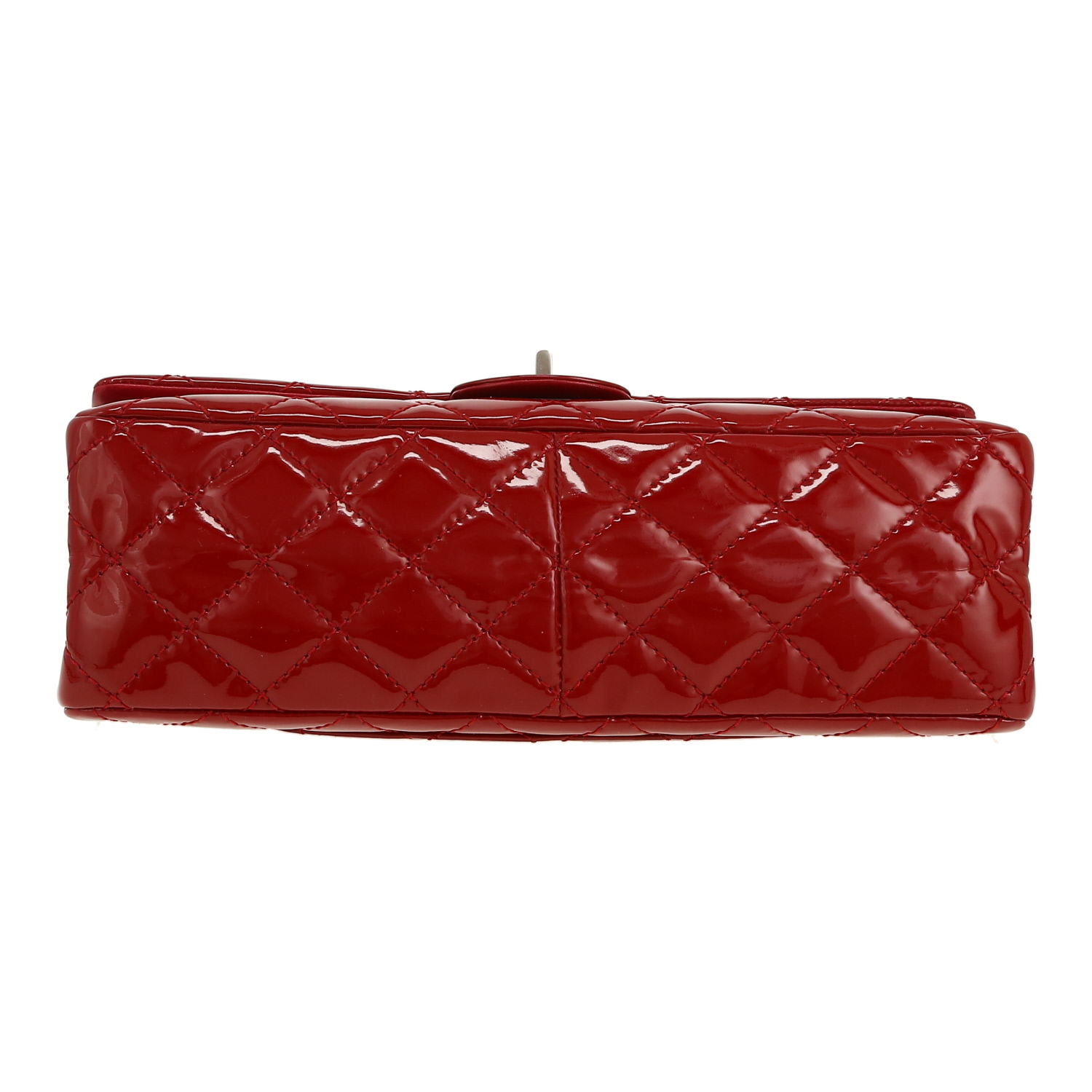 Bolso bandolera Chanel  2.55 en charol acolchado rojo - Detail D1