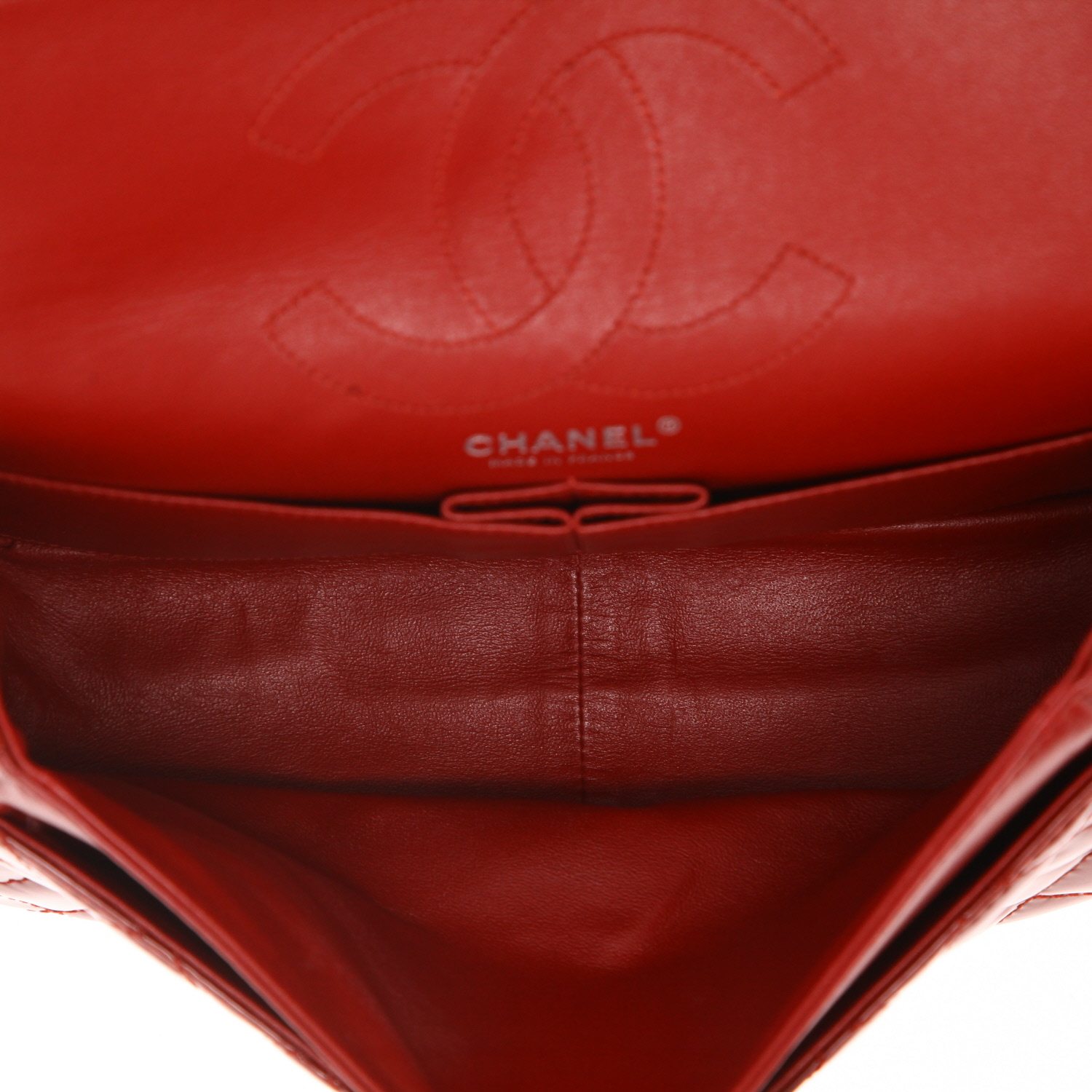 Sac bandoulière Chanel  2.55 en cuir verni matelassé rouge - Detail D3
