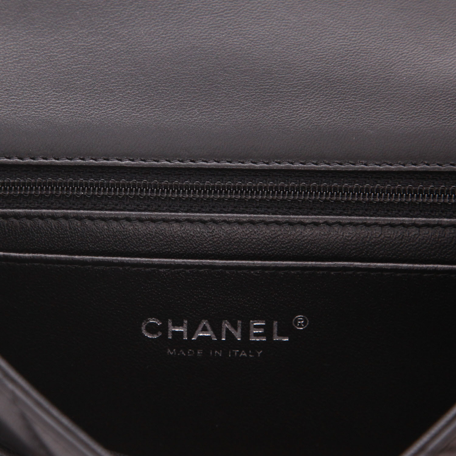 Borsa a tracolla Chanel  Mini Timeless in pelle trapuntata nera - Detail D2