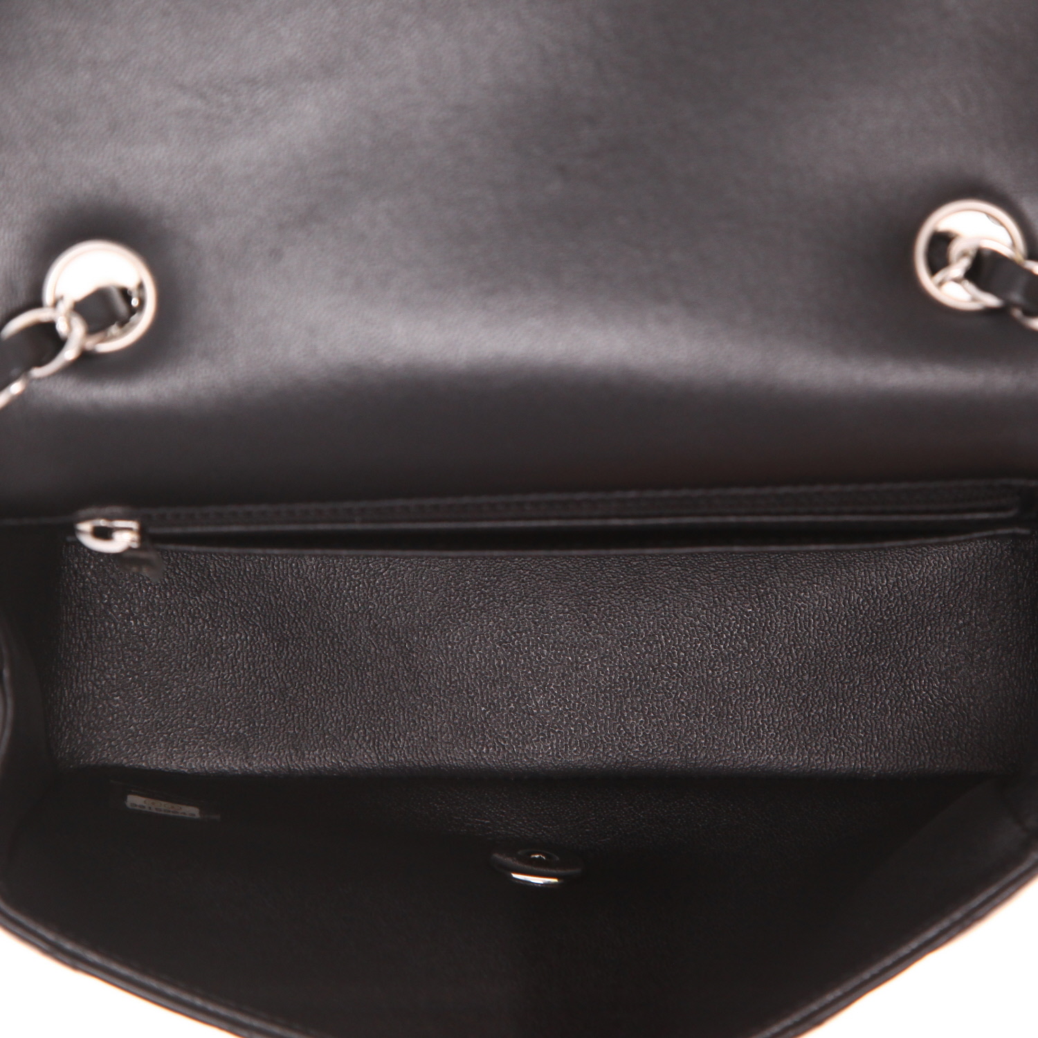 Sac bandoulière Chanel  Mini Timeless en cuir matelassé noir - Detail D3