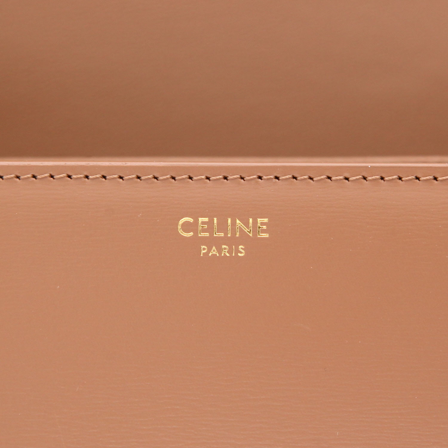 Celine  Triomphe shoulder bag  in brown leather - Detail D2