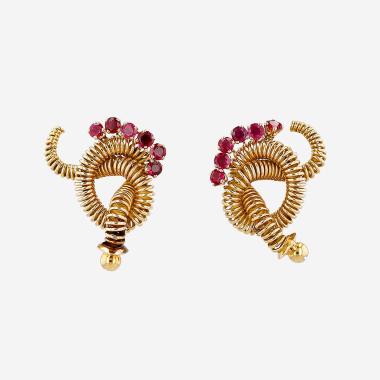 Mellerio   1950's earrings in yellow gold and ruby