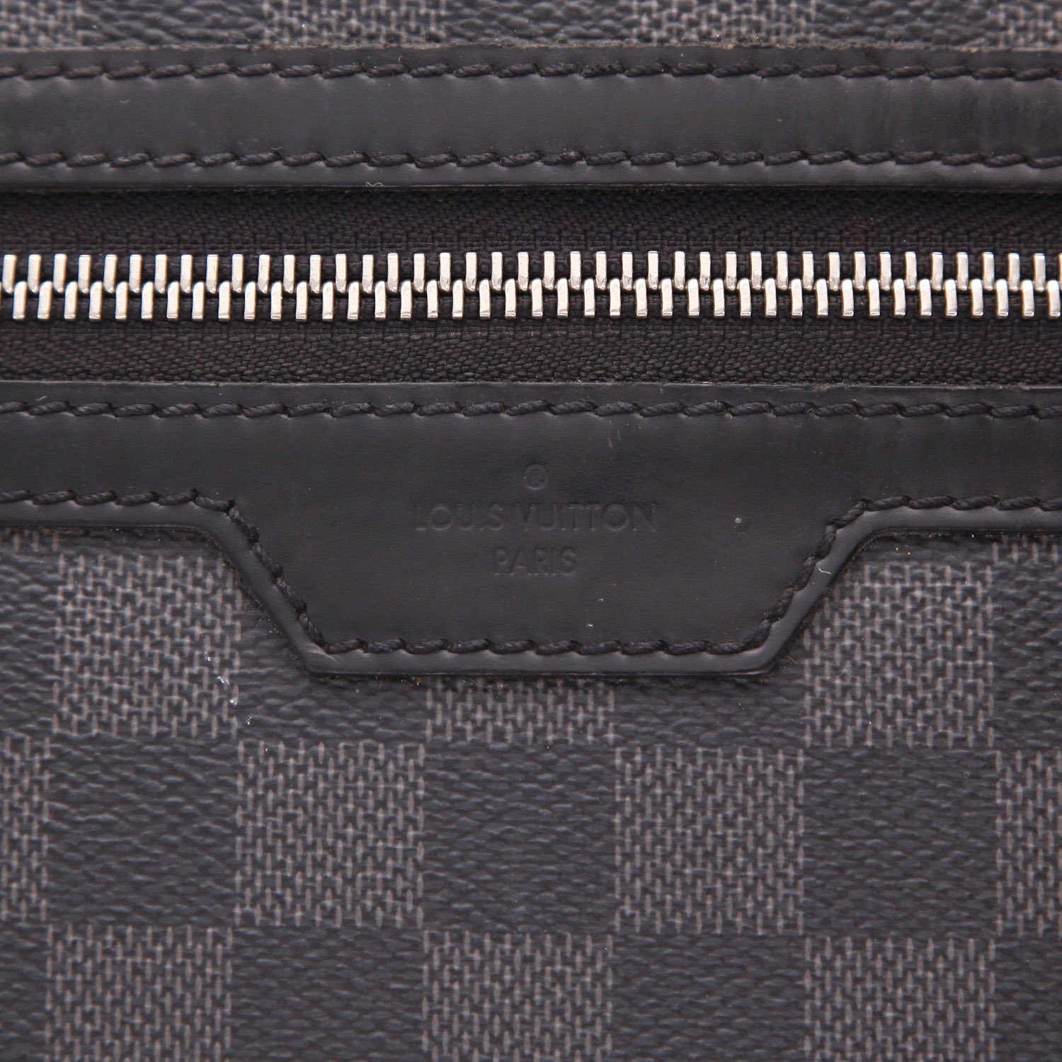 Sac à dos Louis Vuitton  Michael en toile damier noire et grise - Detail D2