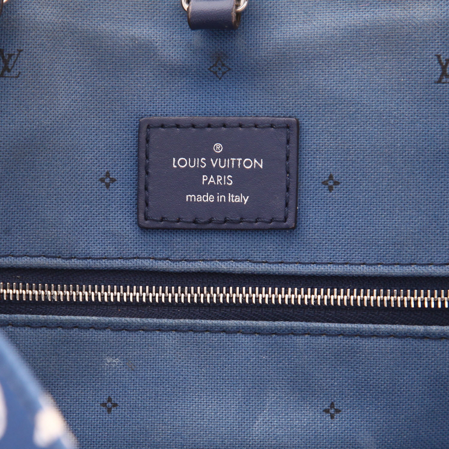 Bolso Cabás Louis Vuitton  Onthego modelo grande  en lona Monogram azul y blanca - Detail D2