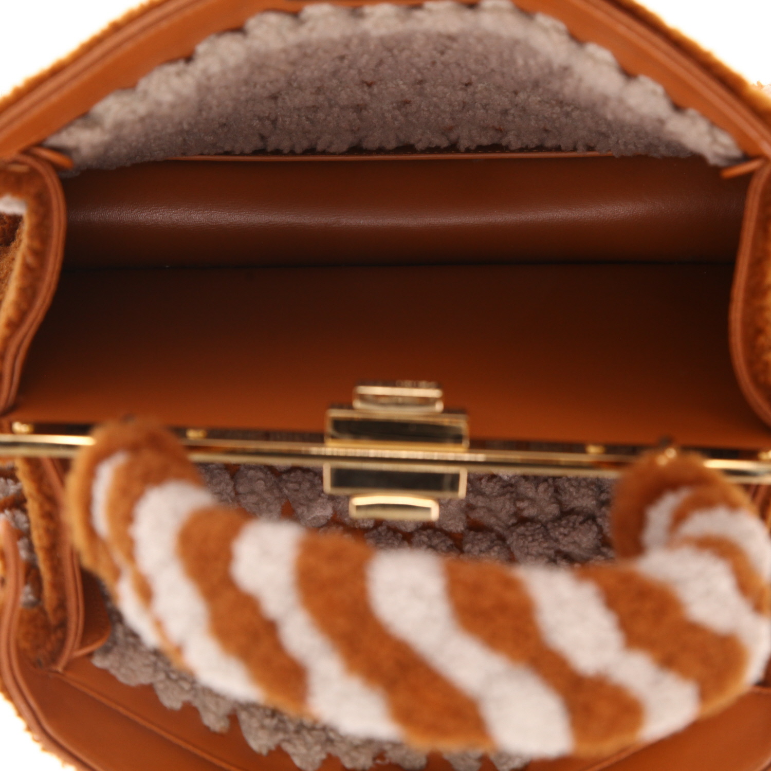 Sac à main Fendi  Peekaboo petit modèle  en peau lainée beige et marron - Detail D4