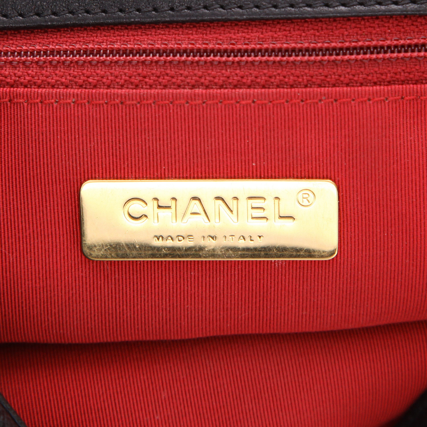 Chanel  19 shoulder bag  in black quilted leather - Detail D2