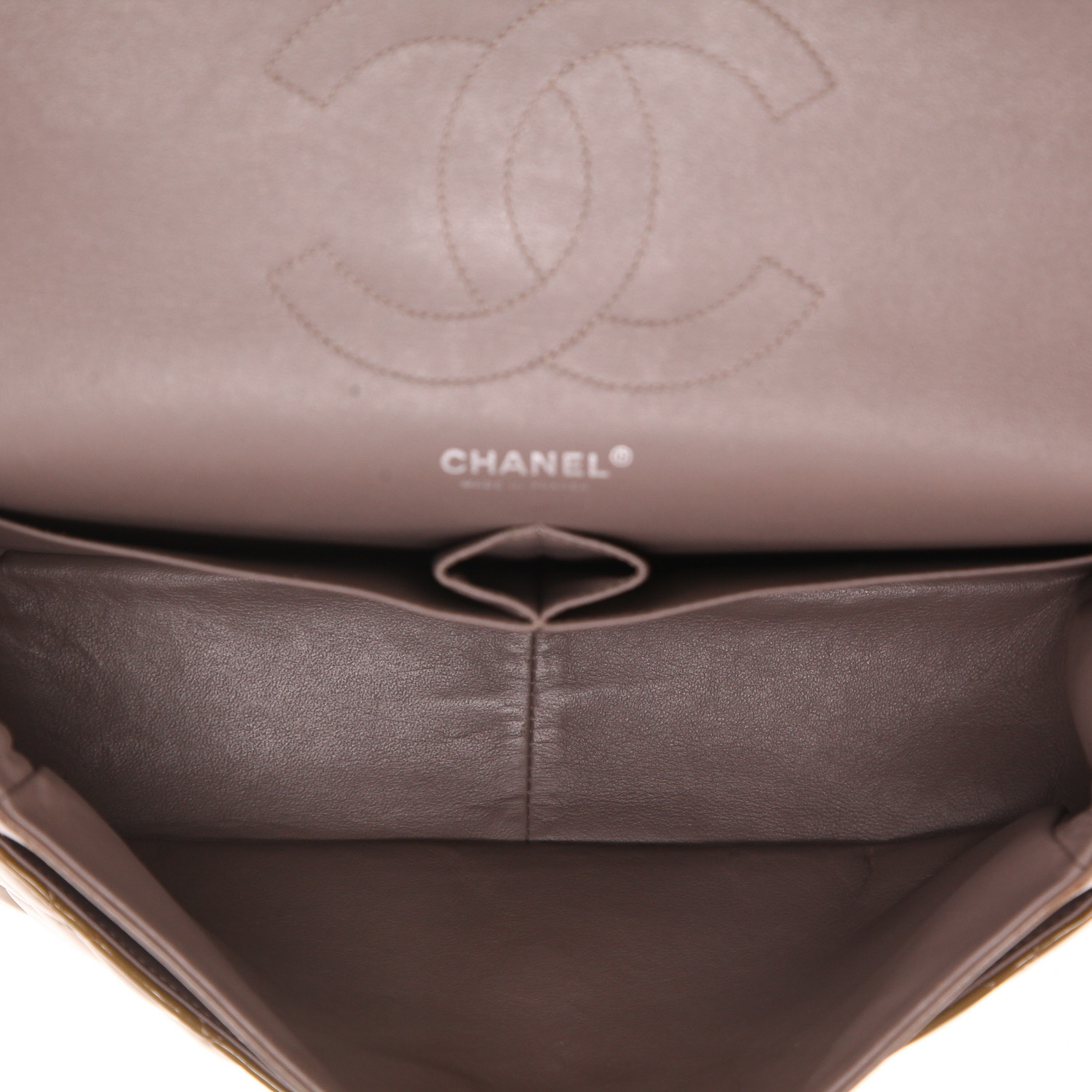 Bolso bandolera Chanel  Timeless Jumbo en charol acolchado marrón - Detail D3