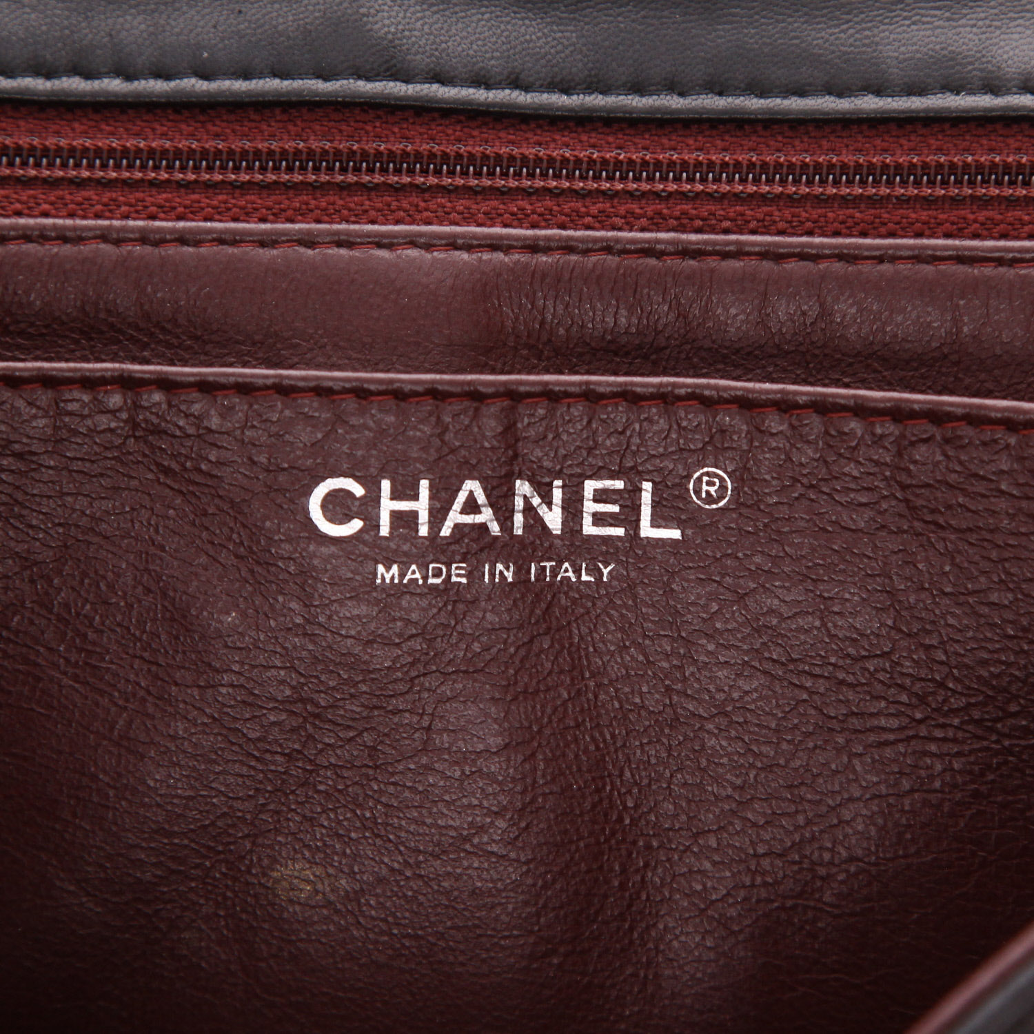 Chanel  Timeless Jumbo shoulder bag  in black quilted leather - Detail D2