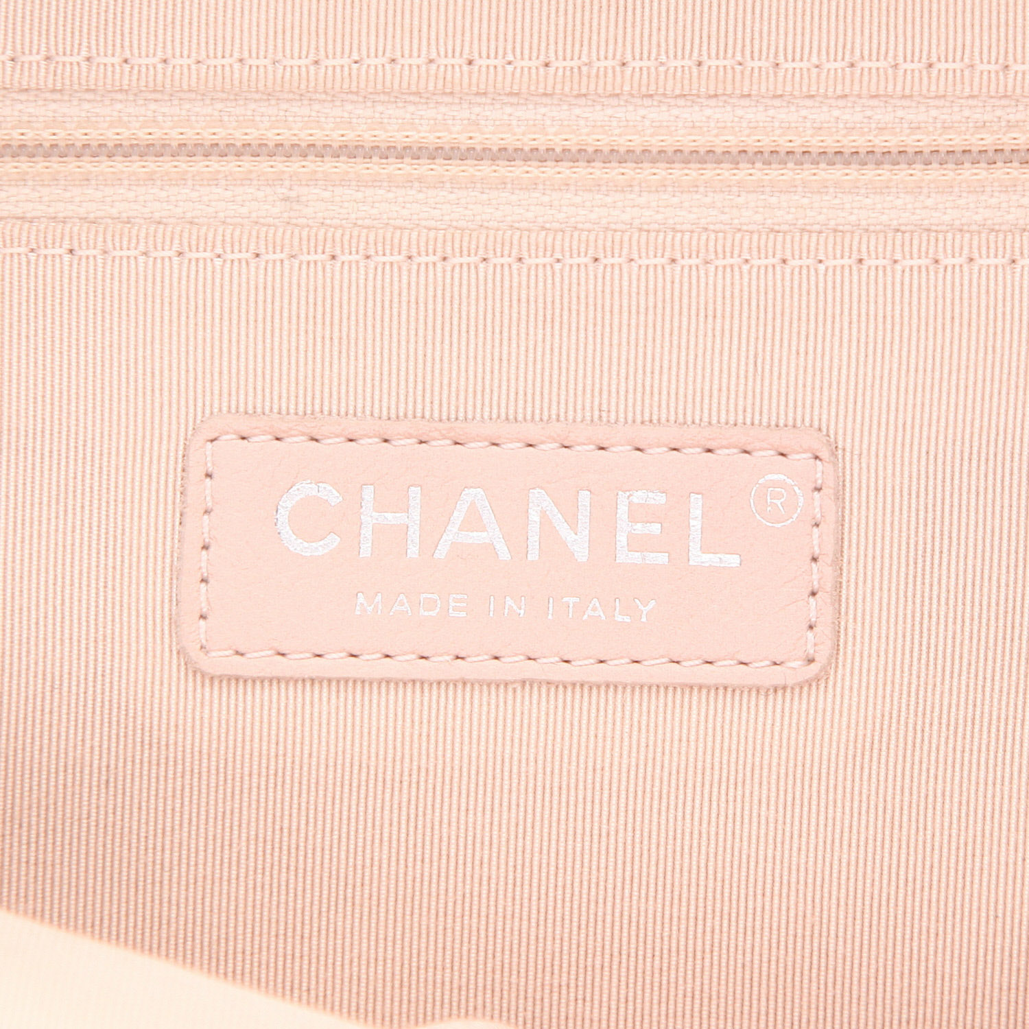 Zaino Chanel  Editions Limitées in tela rosa bianca e nera - Detail D2