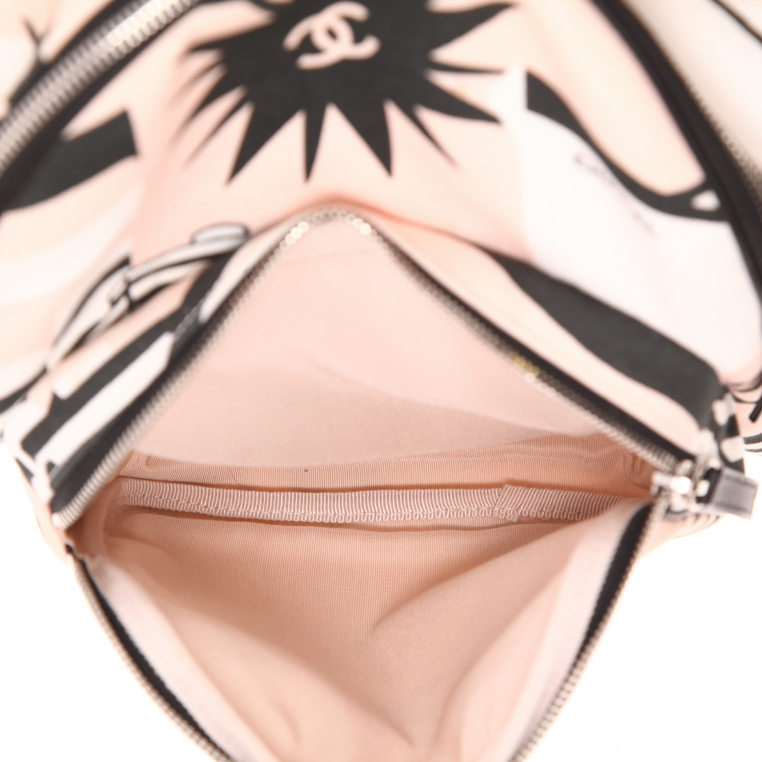 Chanel  Editions Limitées La Pausa  backpack  in pink, white and black canvas - Detail D4