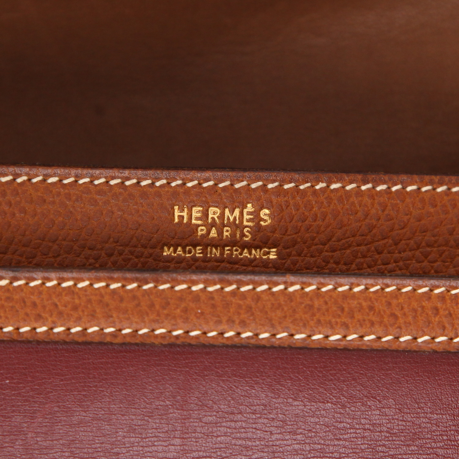 Bolsito de mano Hermès  Médor en cuero box color burdeos y cuero Courchevel color oro - Detail D2