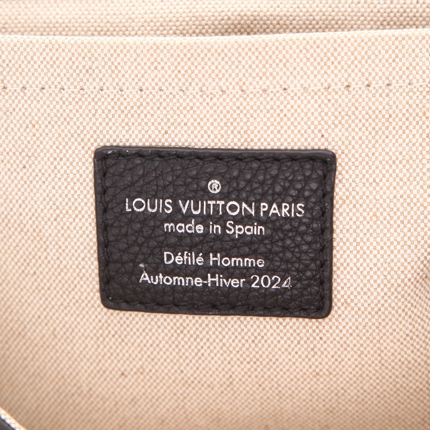 Borsa Louis Vuitton  Soul Trunk in pelle martellata nera - Detail D2