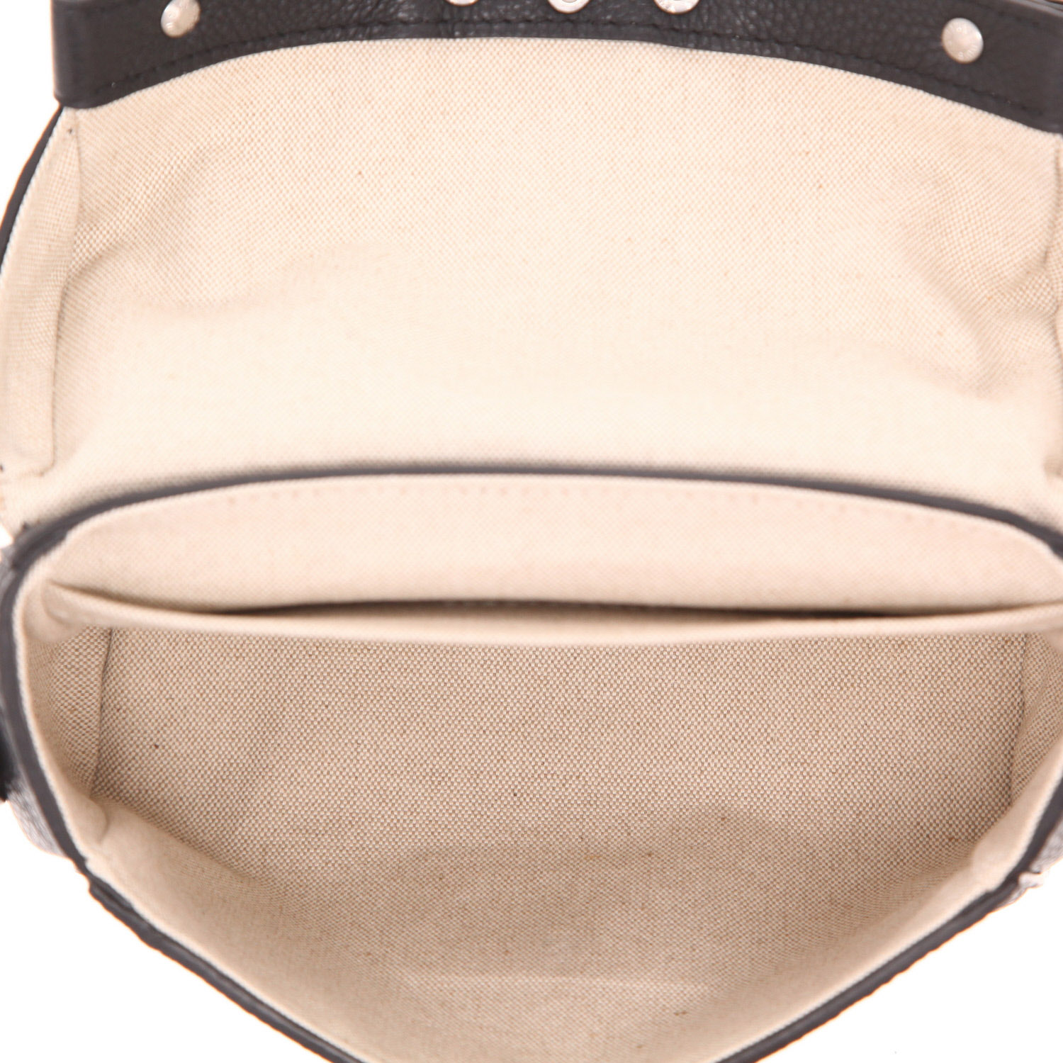 Sac à main Louis Vuitton  Soul Trunk en cuir grainé noir - Detail D3