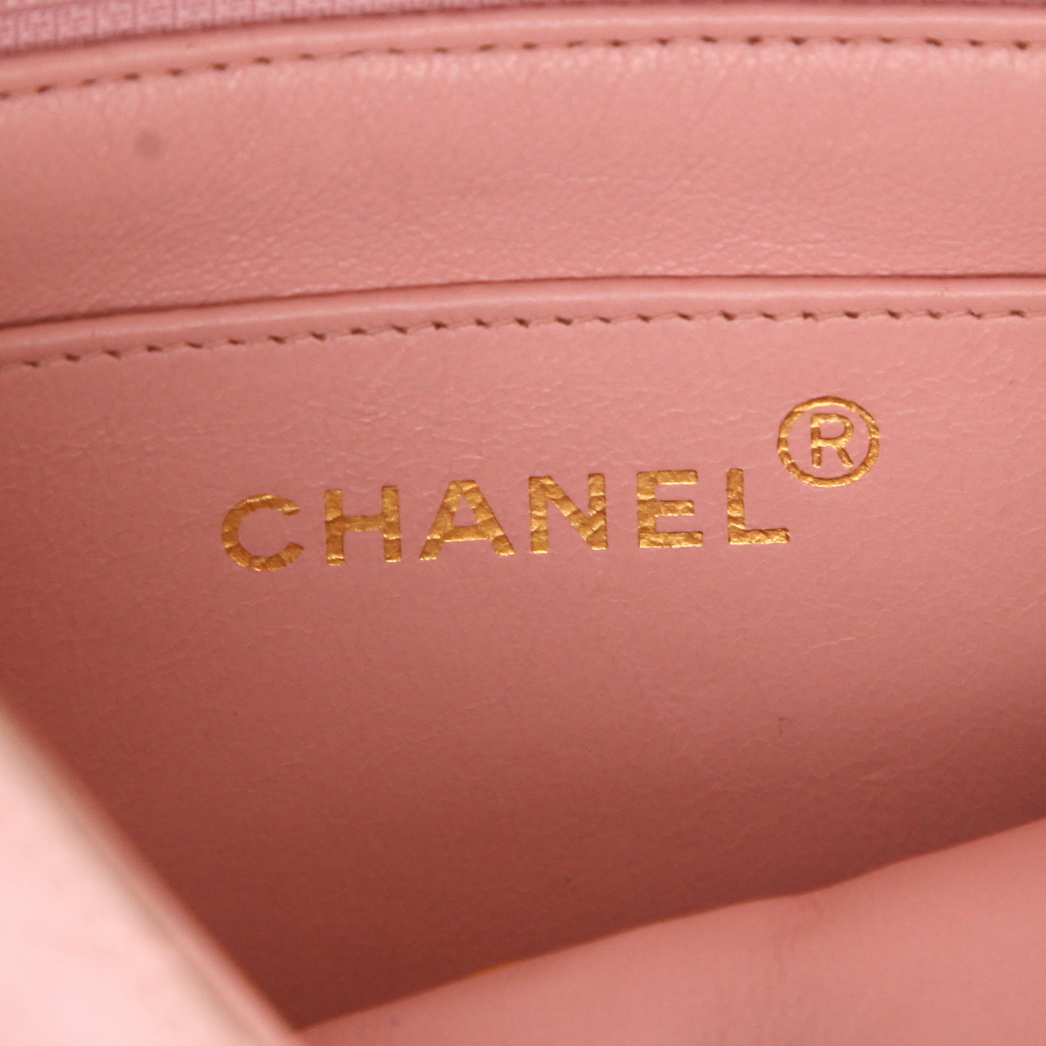 Bolso bandolera Chanel  Mini Carré en Veau velours rosa - Detail D2
