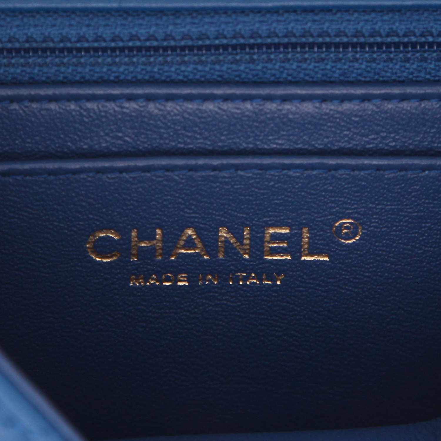 Sac à main Chanel  Mini Carré en cuir matelassé bleu - Detail D2