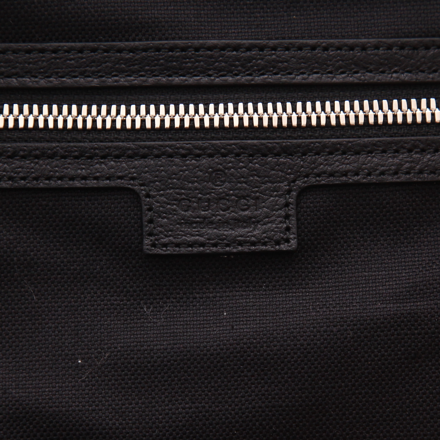 Sac à dos Gucci   en toile siglée et cuir noir - Detail D2