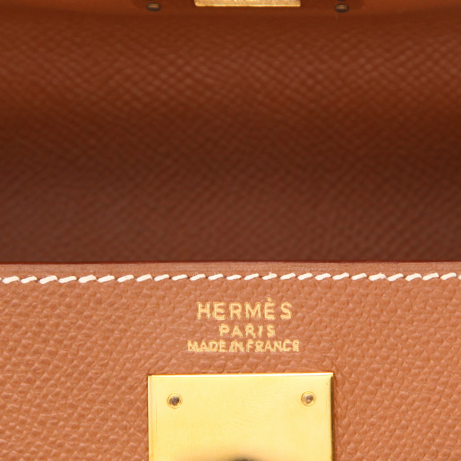 Hermès  Kelly 32 cm handbag  in gold Courchevel leather - Detail D2