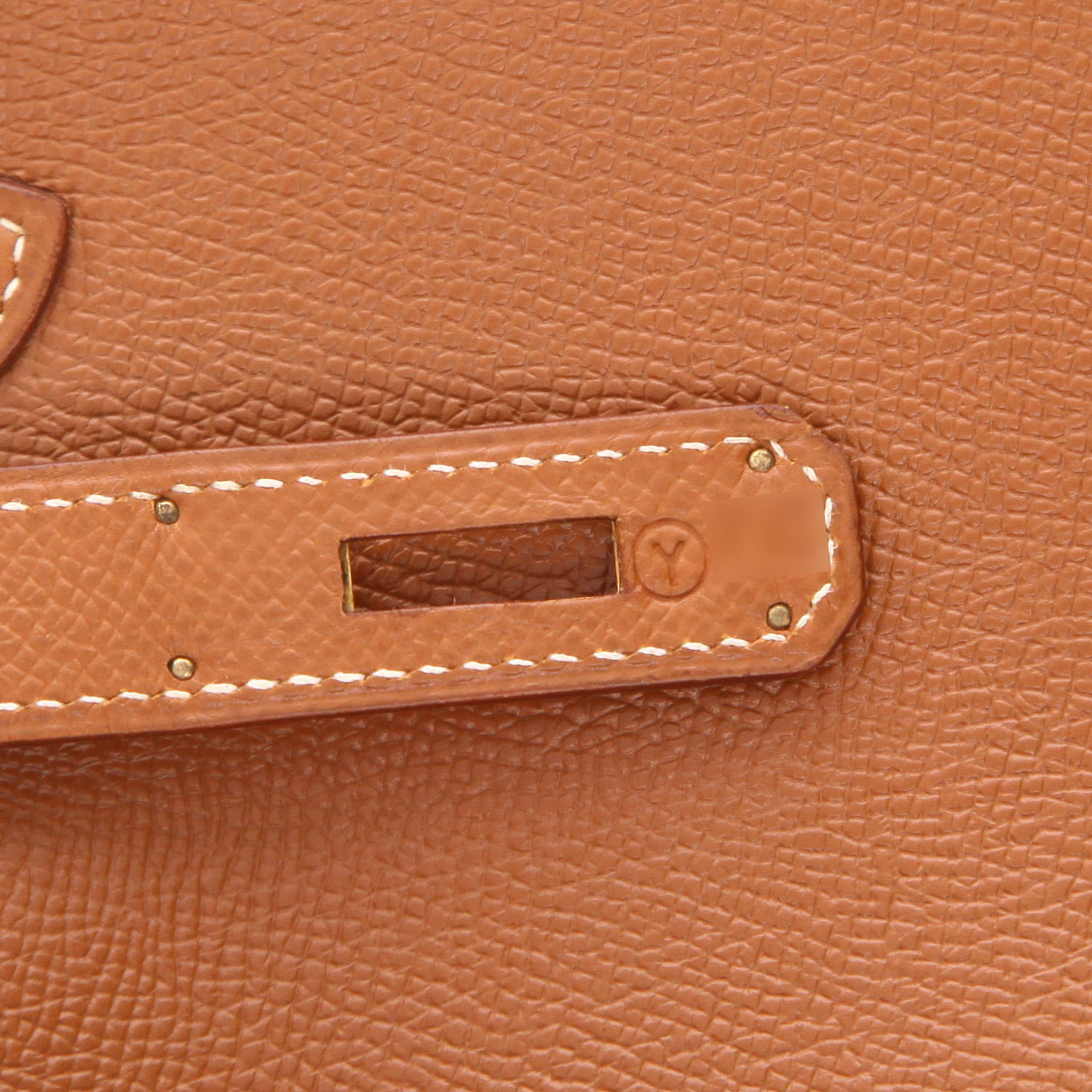 Hermès  Kelly 32 cm handbag  in gold Courchevel leather - Detail D4
