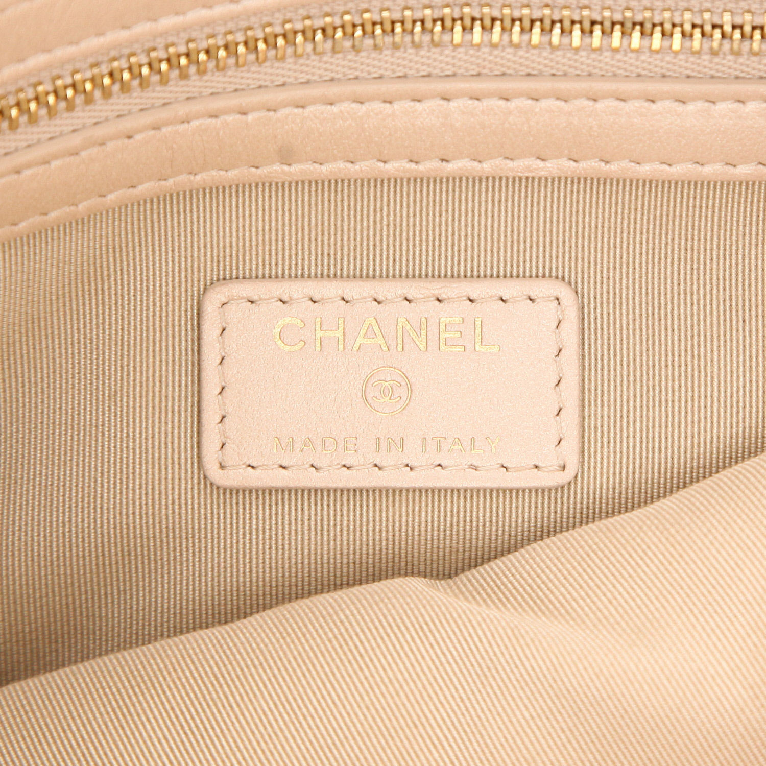 Pochette Chanel   en cuir matelassé doré - Detail D2