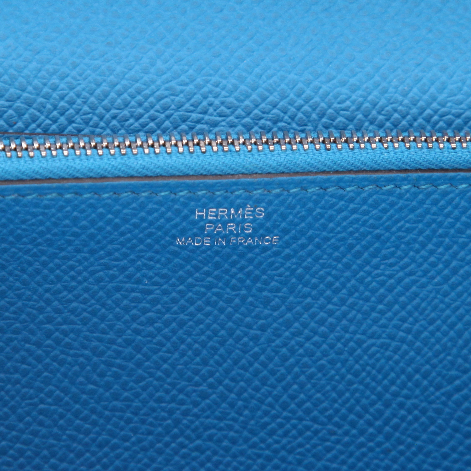 Bolso bandolera Hermès  Kelly To Go Casaque en cuero epsom Rose extrême y Rouge de Coeur - Detail D2