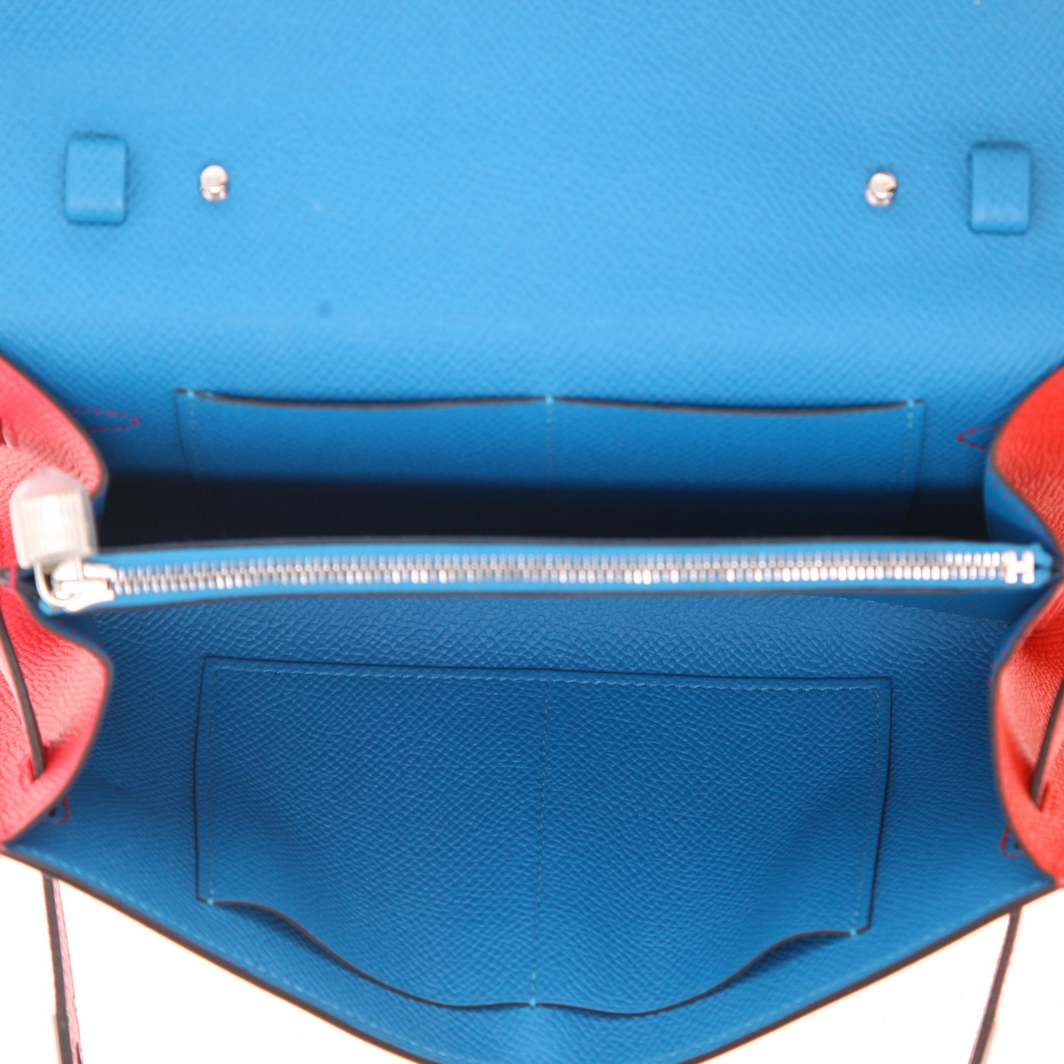 Sac bandoulière Hermès  Kelly To Go Casaque en cuir epsom Rose extrême et Rouge de Coeur - Detail D3