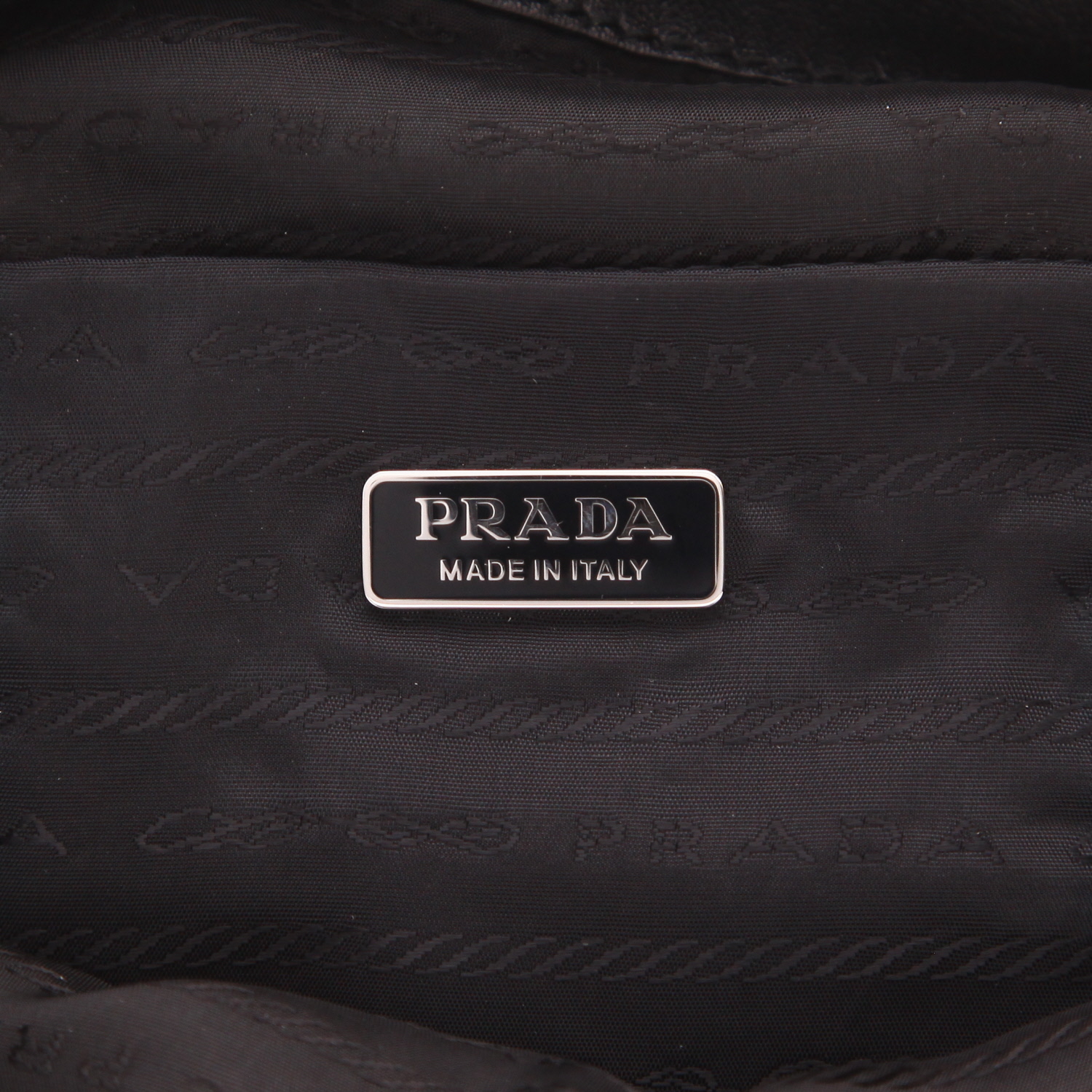Bolso de mano Prada   en terciopelo negro - Detail D2