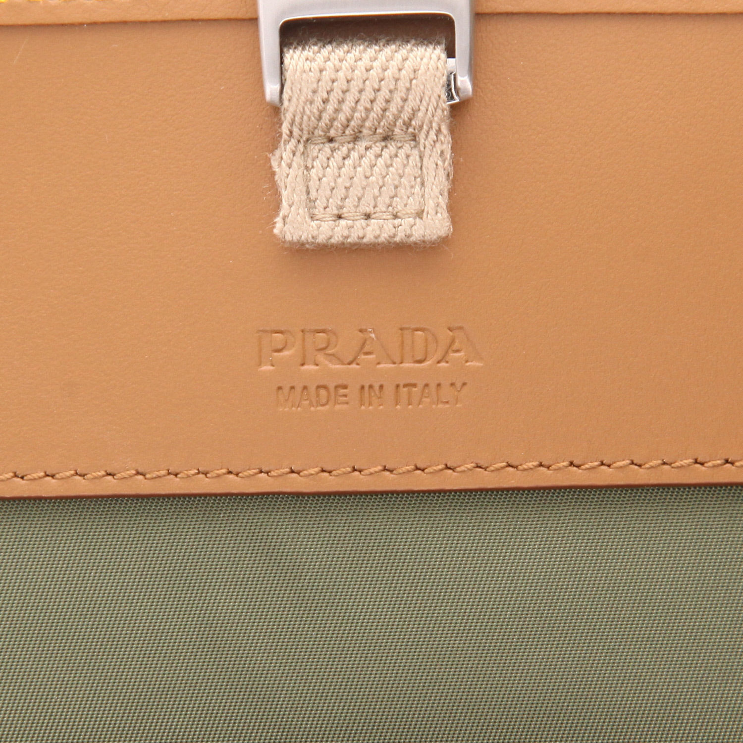 Bolso bandolera Prada  Re-nylon en lona caqui y cuero marrón - Detail D2