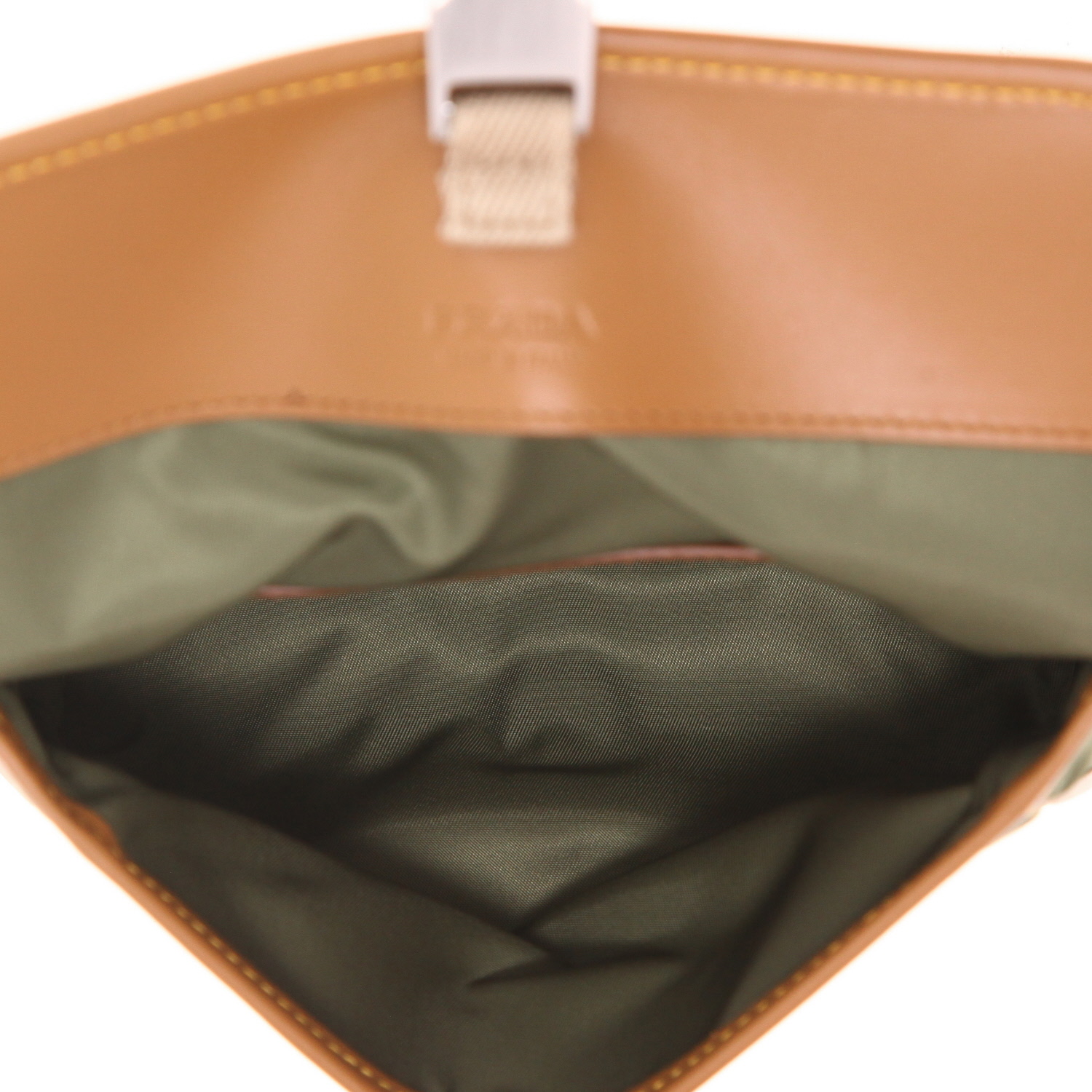 Sac bandoulière Prada  Re-nylon en toile vert-kaki et cuir marron - Detail D3