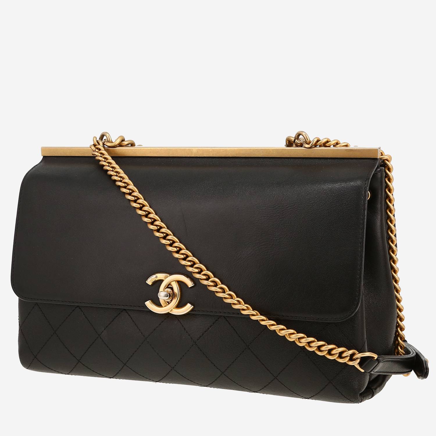 Chanel   shoulder bag  in black leather