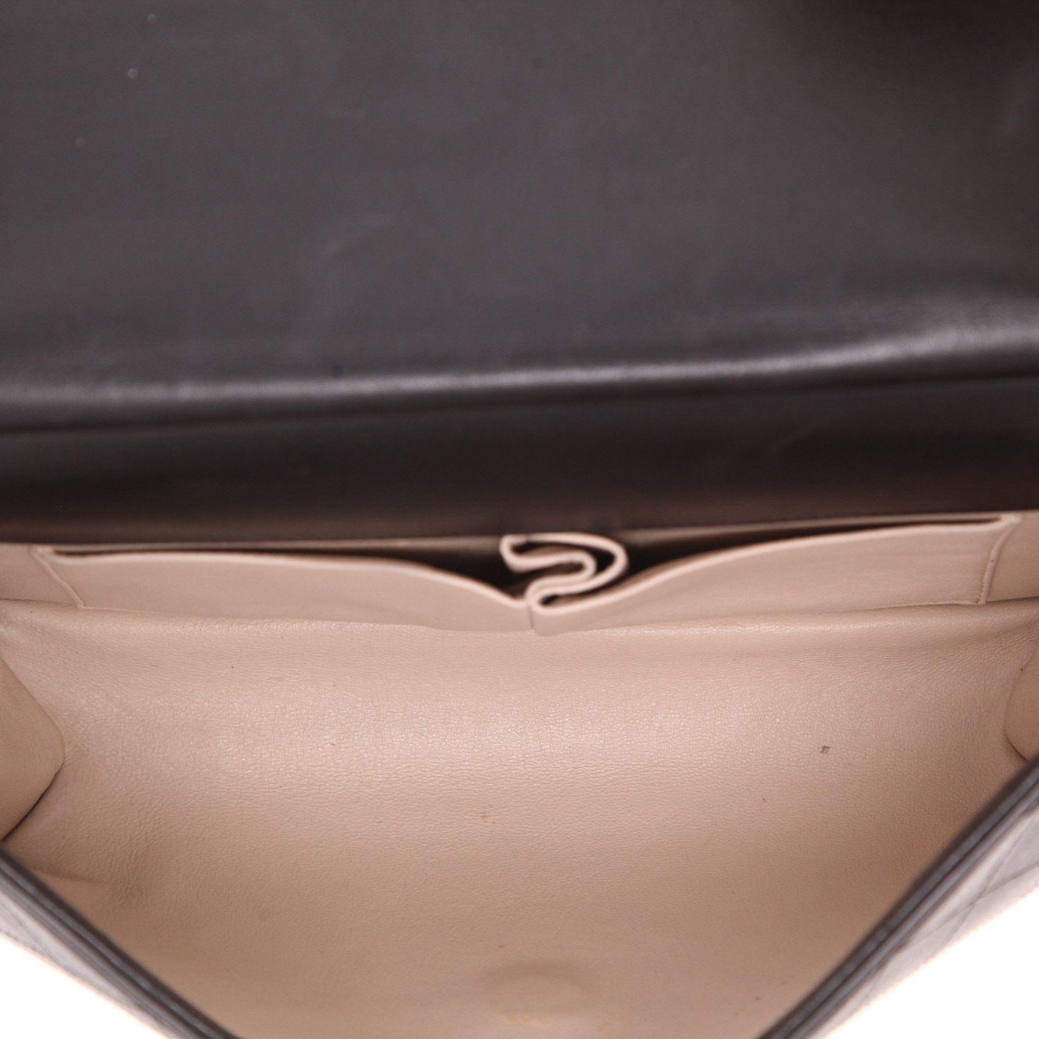 Sac bandoulière Chanel   en cuir noir - Detail D4