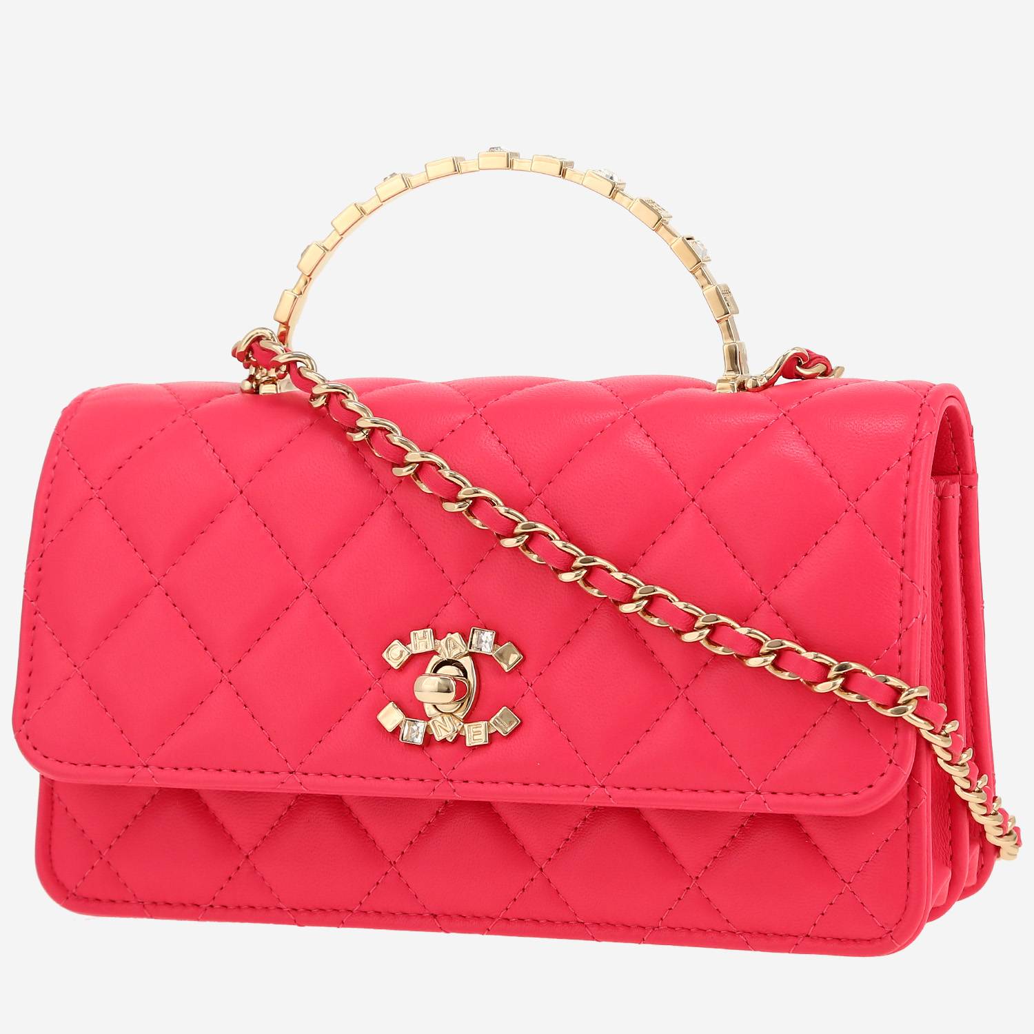 Chanel   shoulder bag  in pink quilted leather