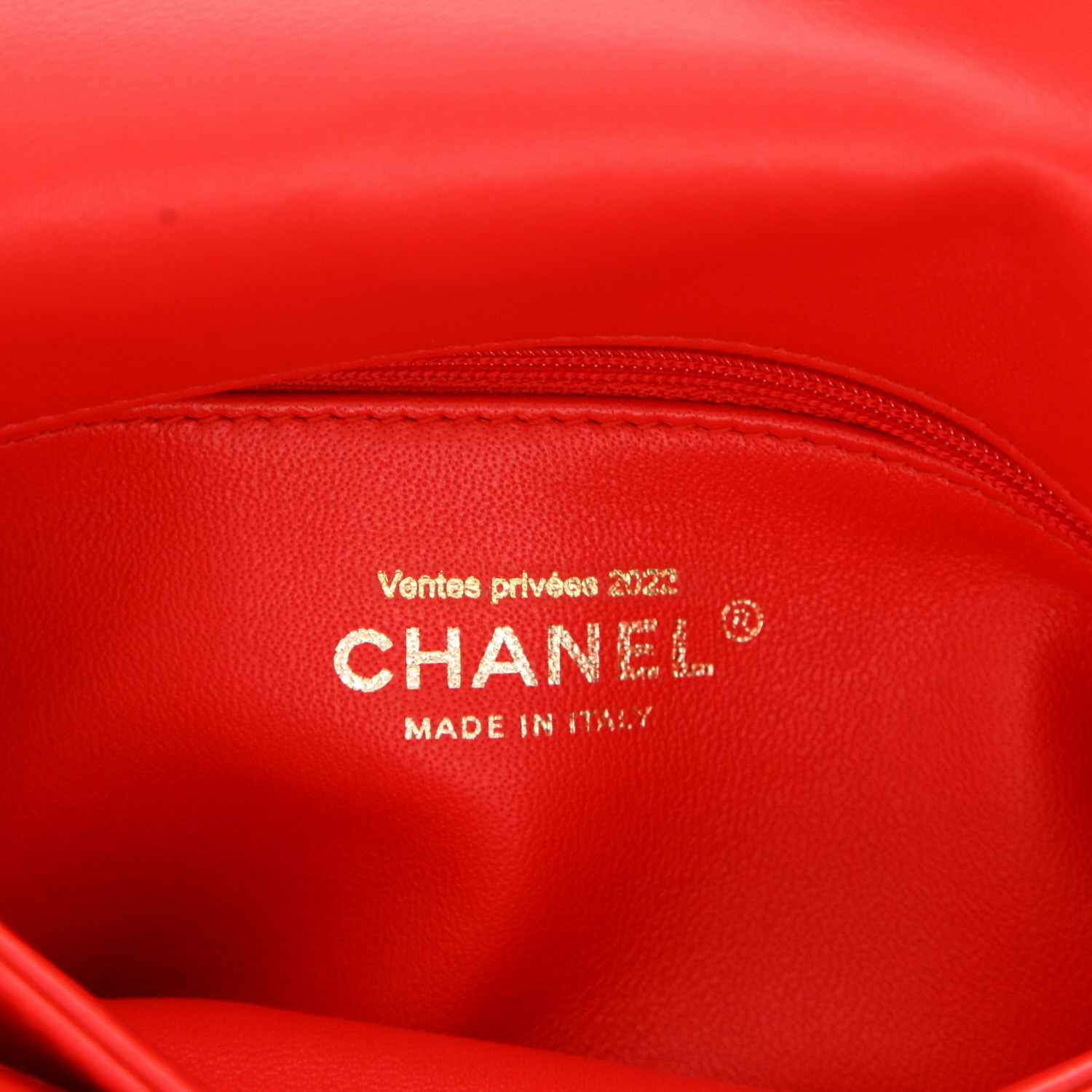 Bolso bandolera Chanel  Trendy CC en cuero acolchado rojo - Detail D2