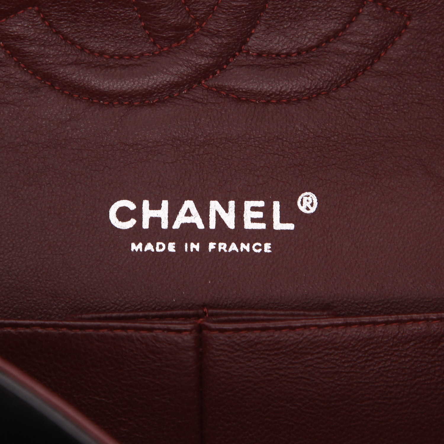 Sac à main Chanel  Timeless Classic en cuir matelassé noir - Detail D2