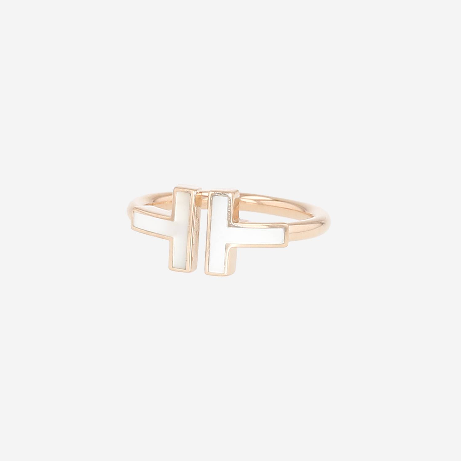 Anello Tiffany 
Co Tiffany T in oro giallo e madreperla