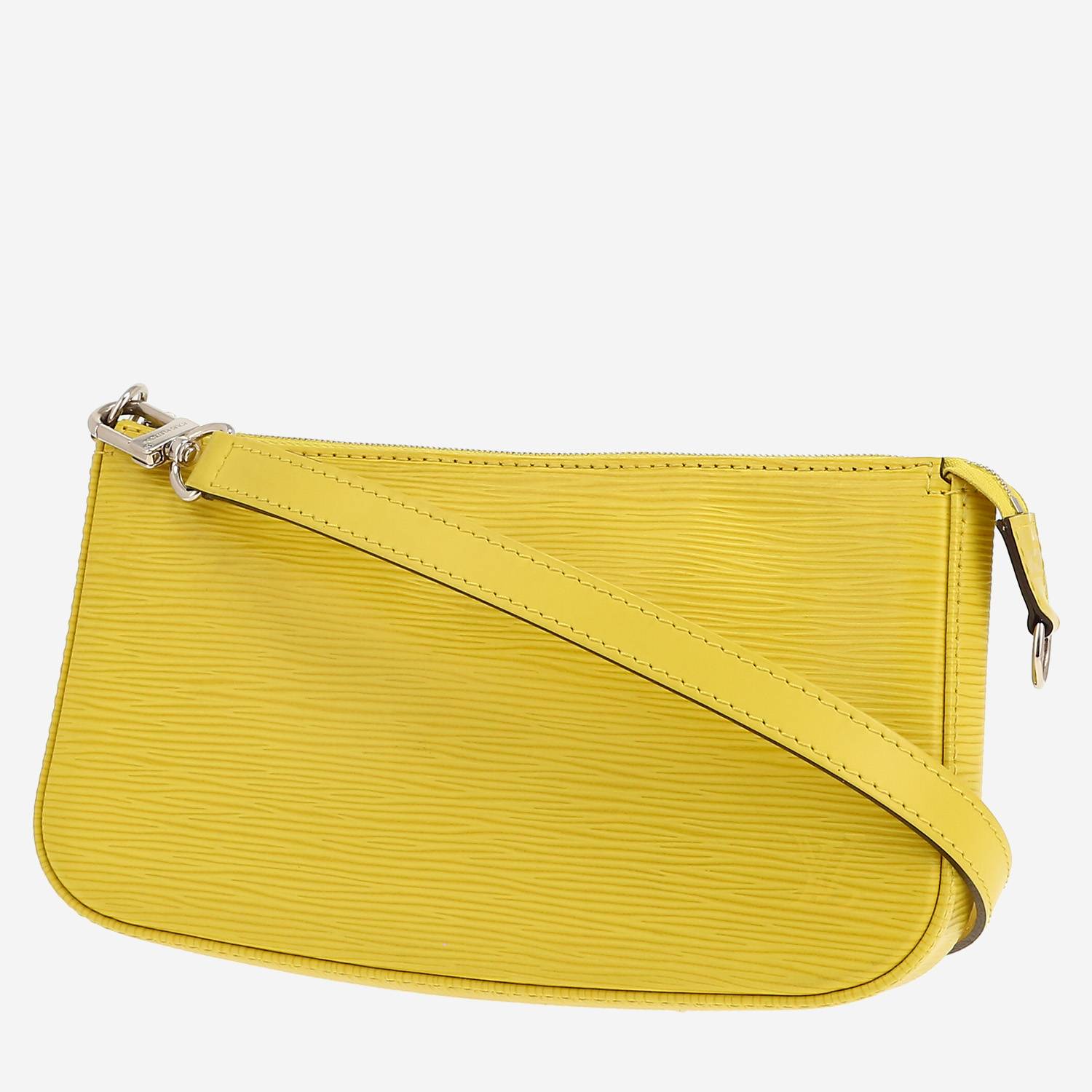 Bolso de mano Louis Vuitton  Pochette accessoires en cuero Epi amarillo