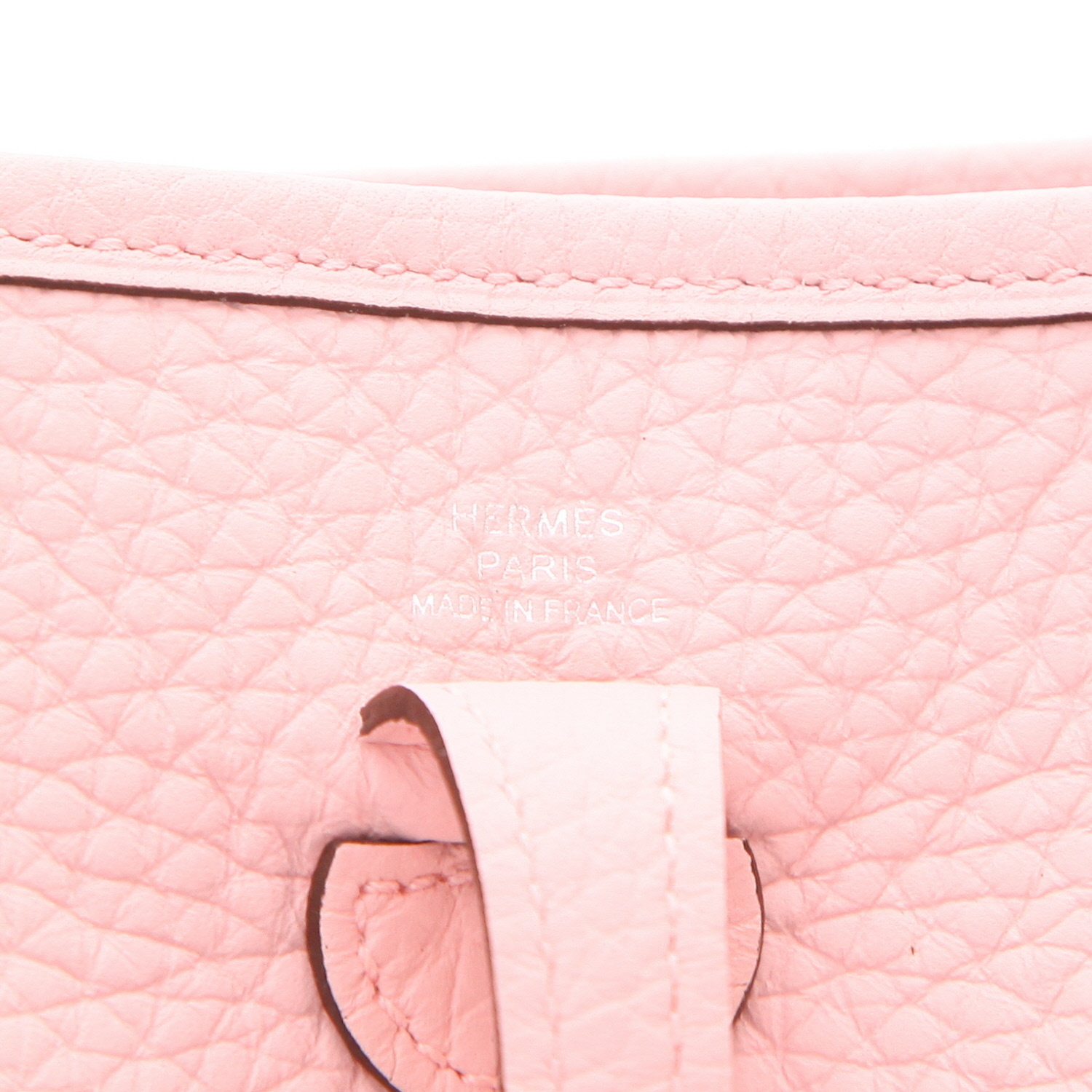 Sac bandoulière Hermès  Mini Evelyne en cuir taurillon clémence Rose Sakura - Detail D2