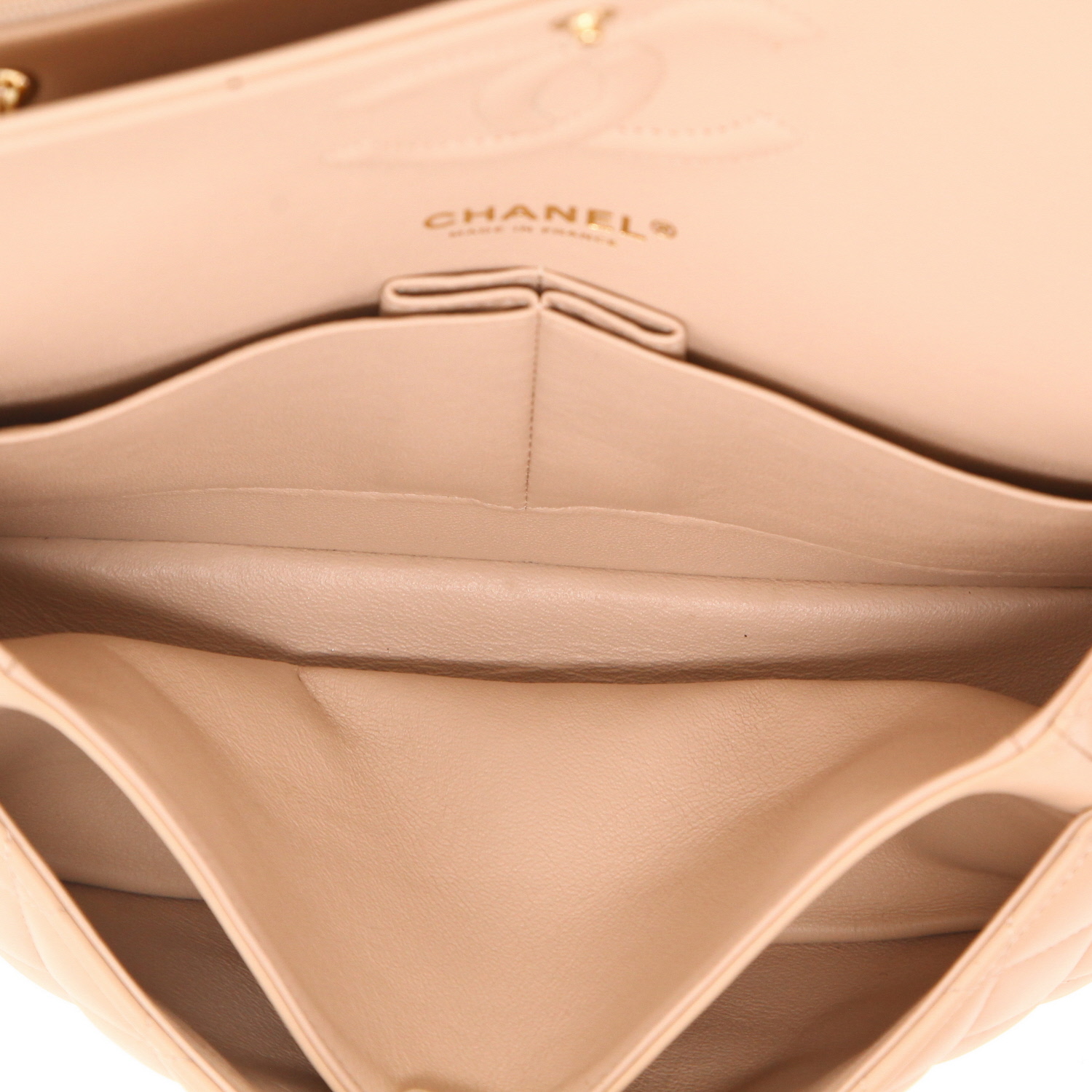 Sac à main Chanel  Timeless Classic en cuir matelassé beige - Detail D3