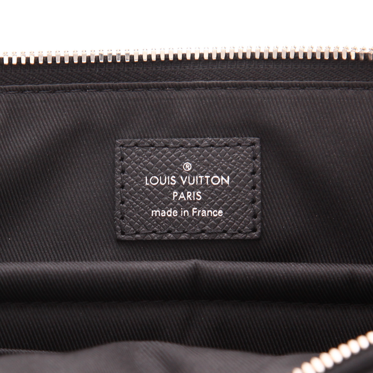 Borsa portadocumenti Louis Vuitton   in pelle taiga nera - Detail D2