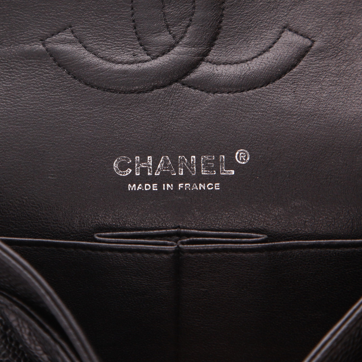 Chanel  Timeless Classic handbag  in black quilted grained leather - Detail D2