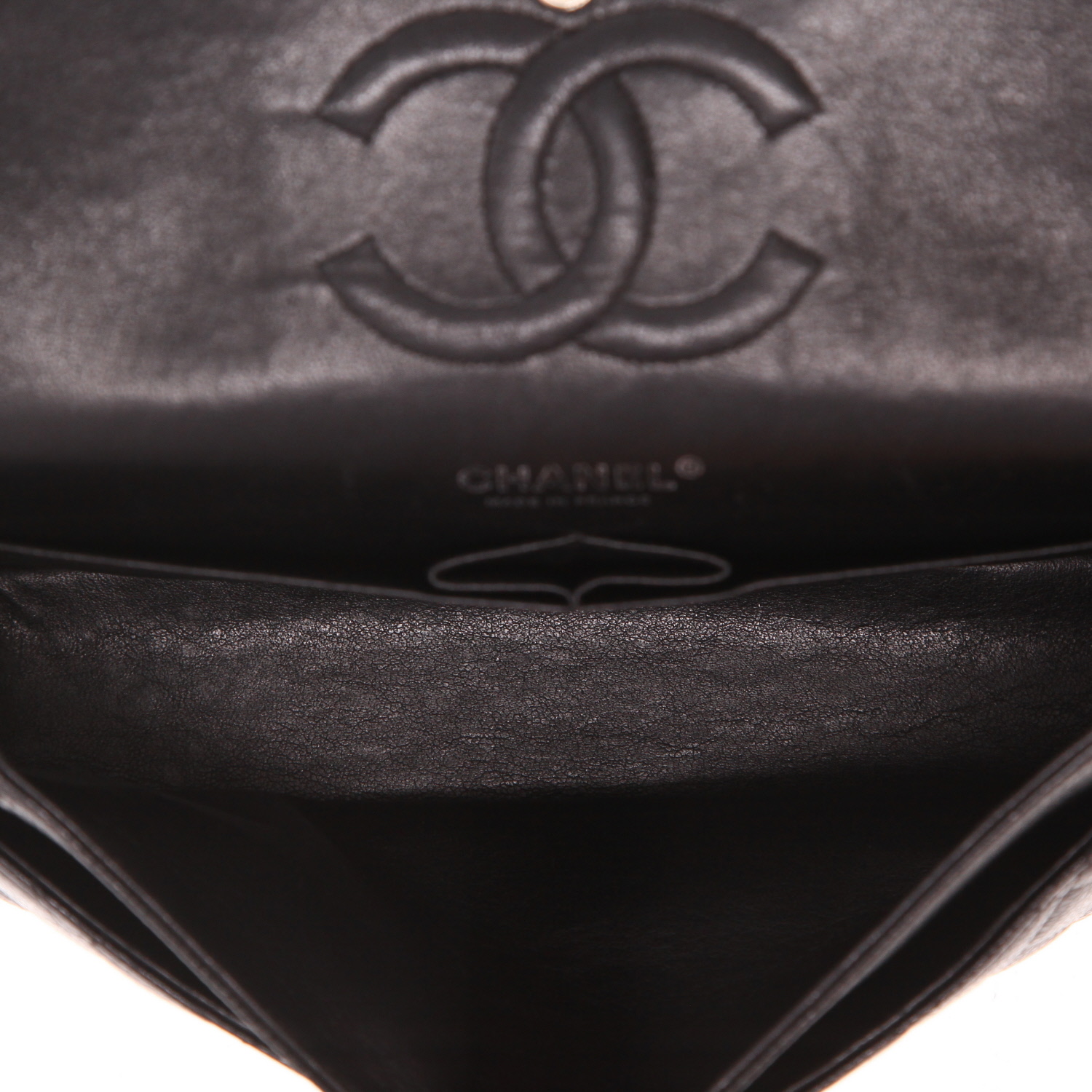 Bolso de mano Chanel  Timeless Classic en cuero granulado acolchado negro - Detail D3