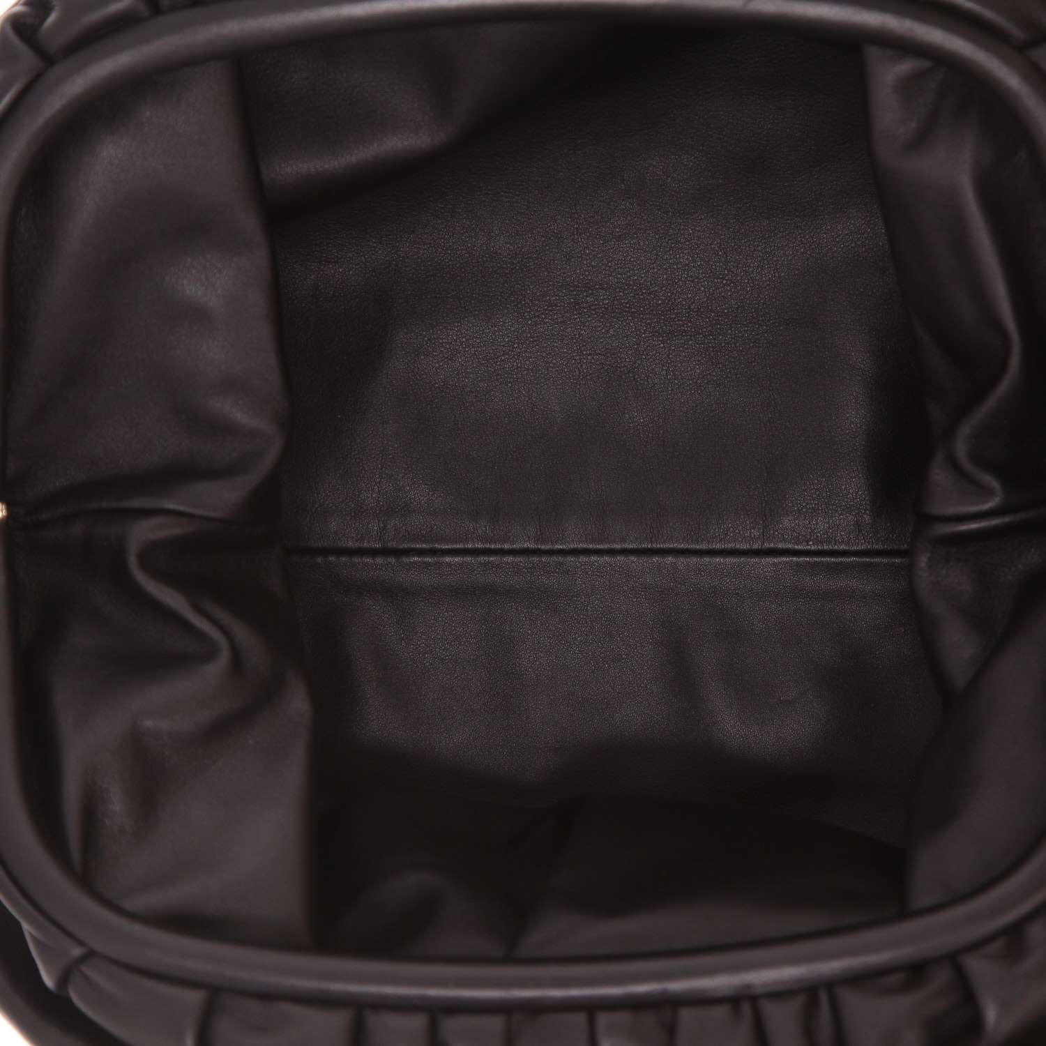 Bolsito de mano Bottega Veneta  Pouch en cuero negro - Detail D3