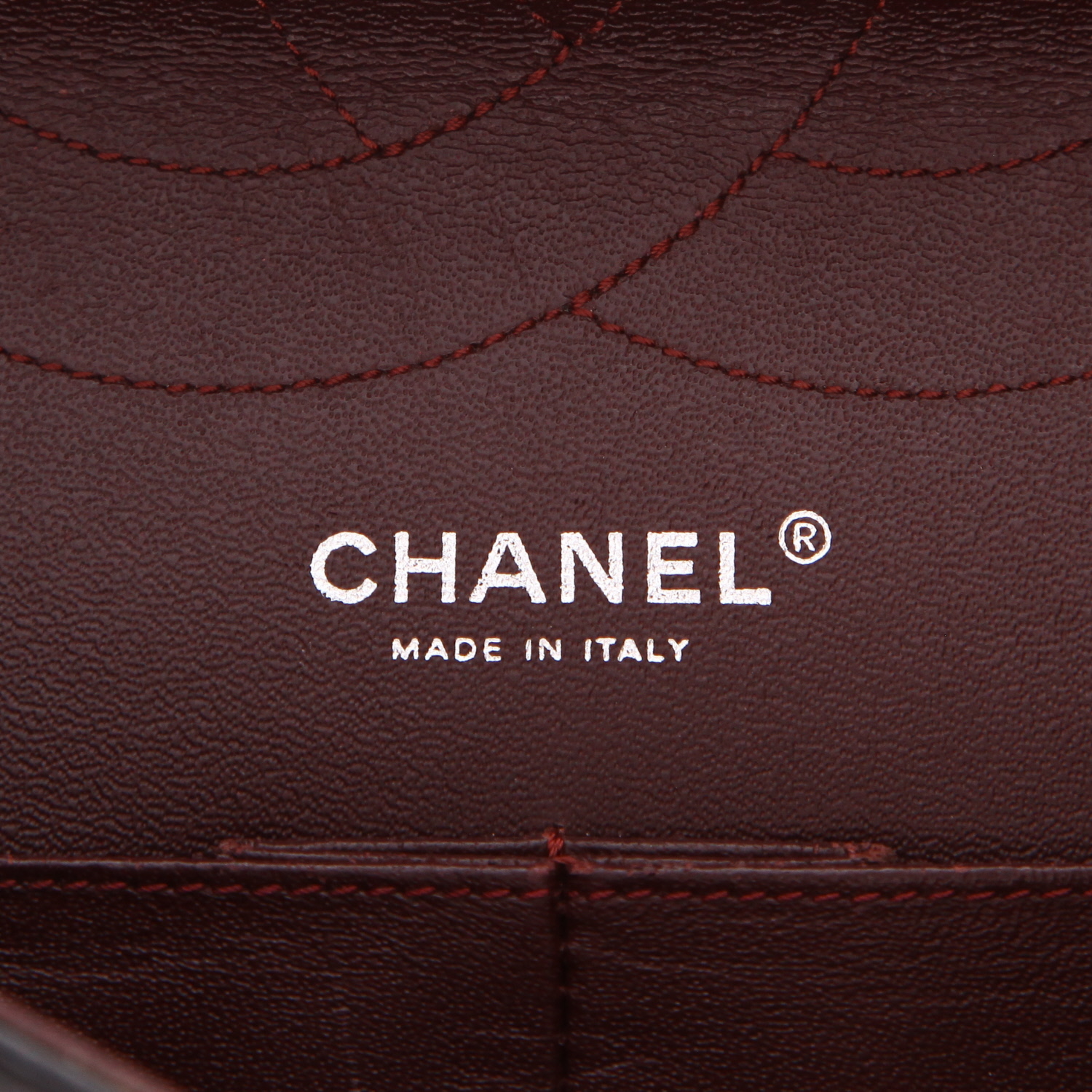 Chanel  2.55 shoulder bag  in black quilted leather - Detail D2