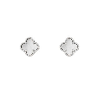 Paire de puces d'oreilles Van Cleef 
Arpels Sweet Alhambra en or blanc et nacre