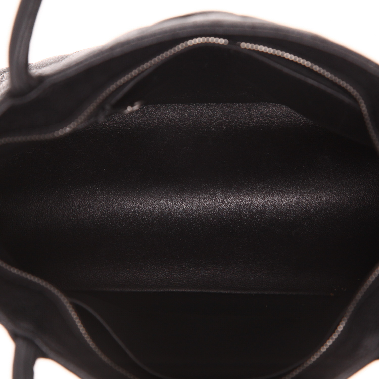 Bolso de mano Chanel  Medaillon en cuero granulado acolchado negro - Detail D3