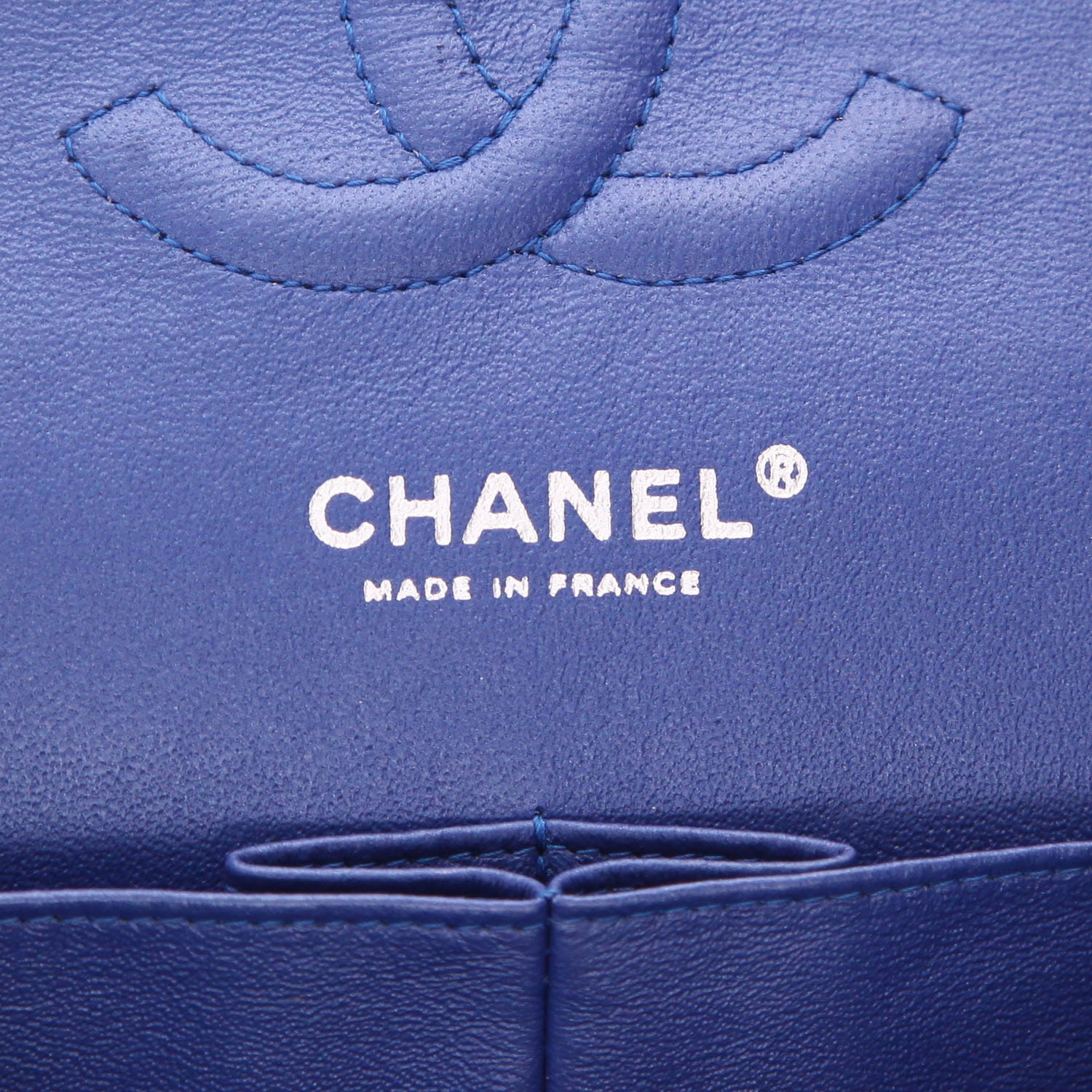 Borsa Chanel  Timeless Classic in pelle verniciata e foderata blu - Detail D2