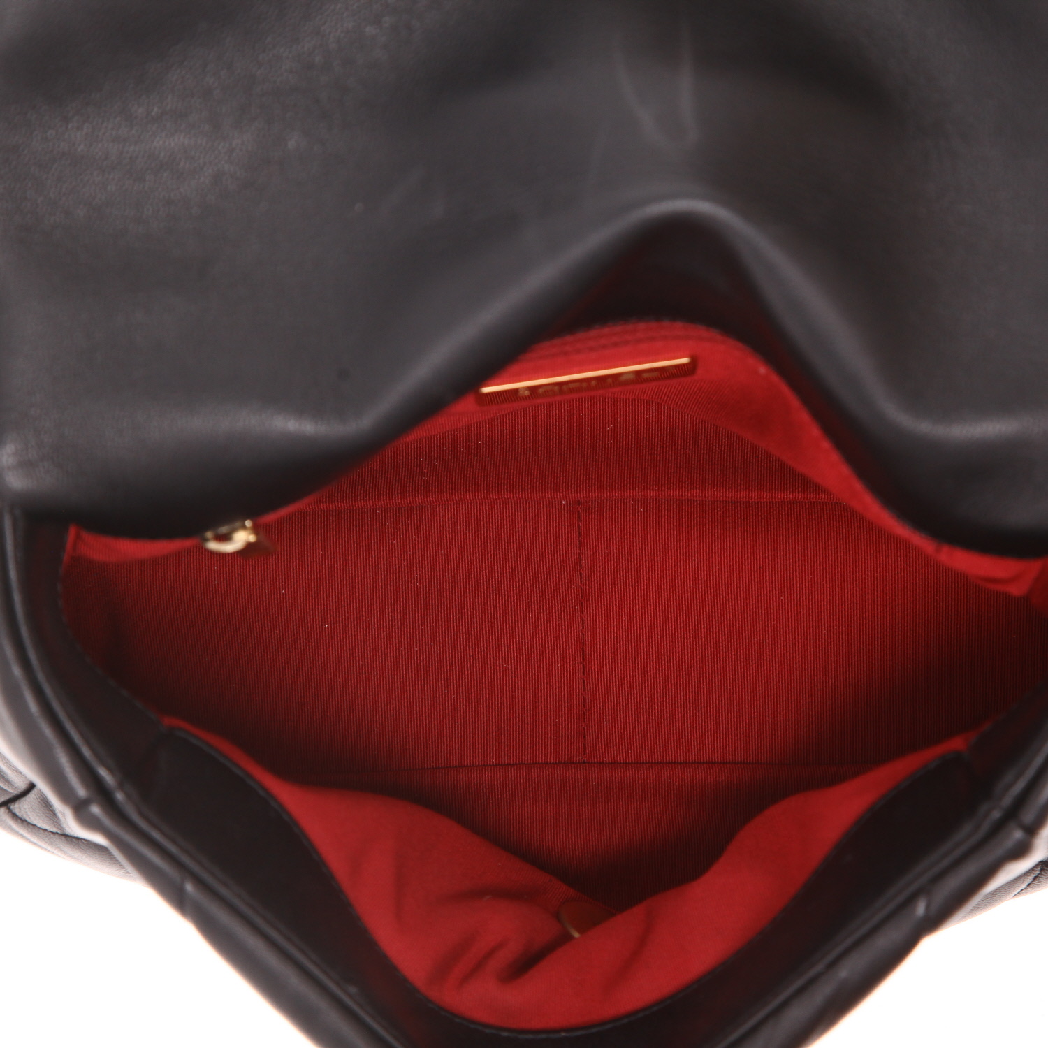 Bolso bandolera Chanel  19 en cuero acolchado negro - Detail D3