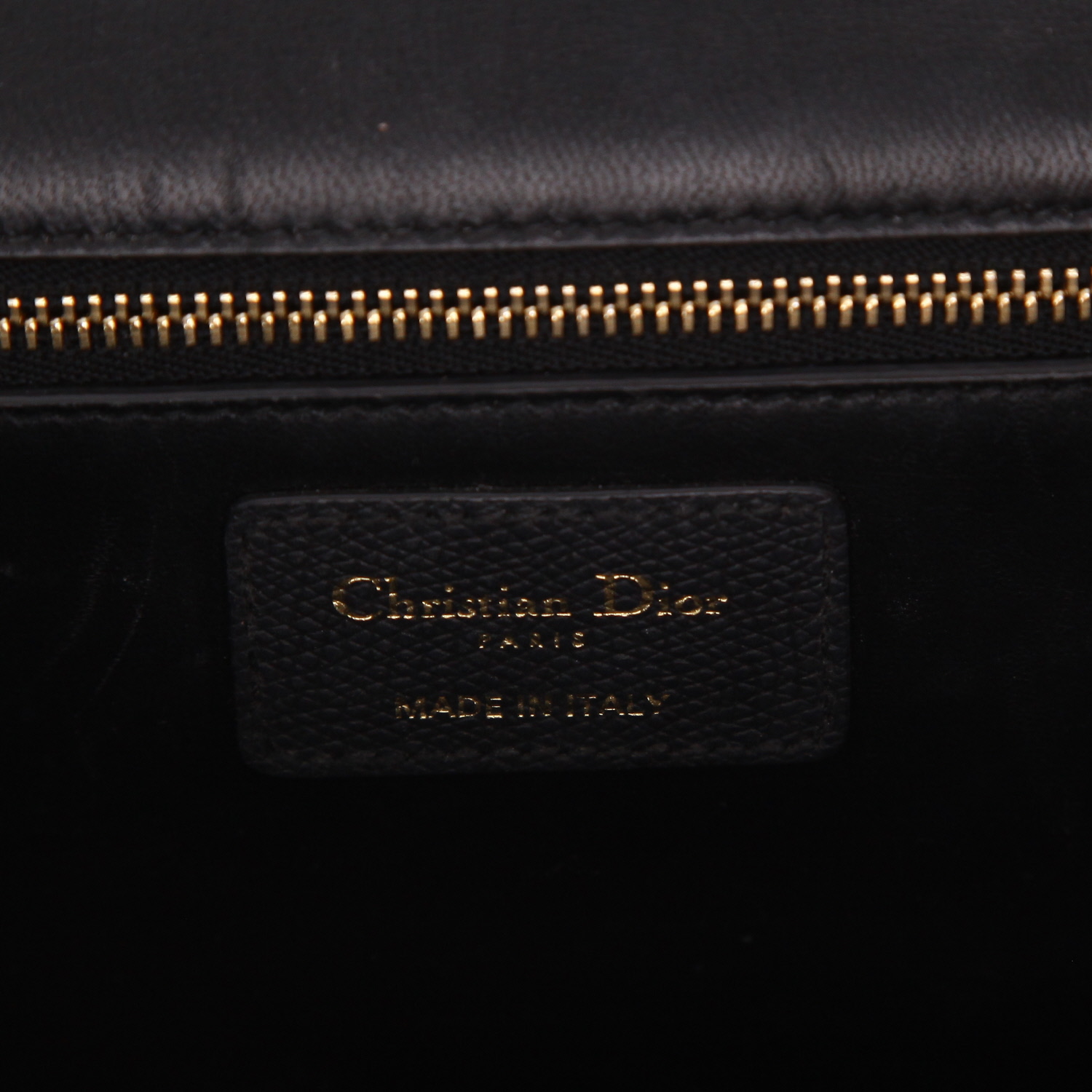 Borsa a tracolla Dior  30 Montaigne in pelle martellata nera - Detail D2