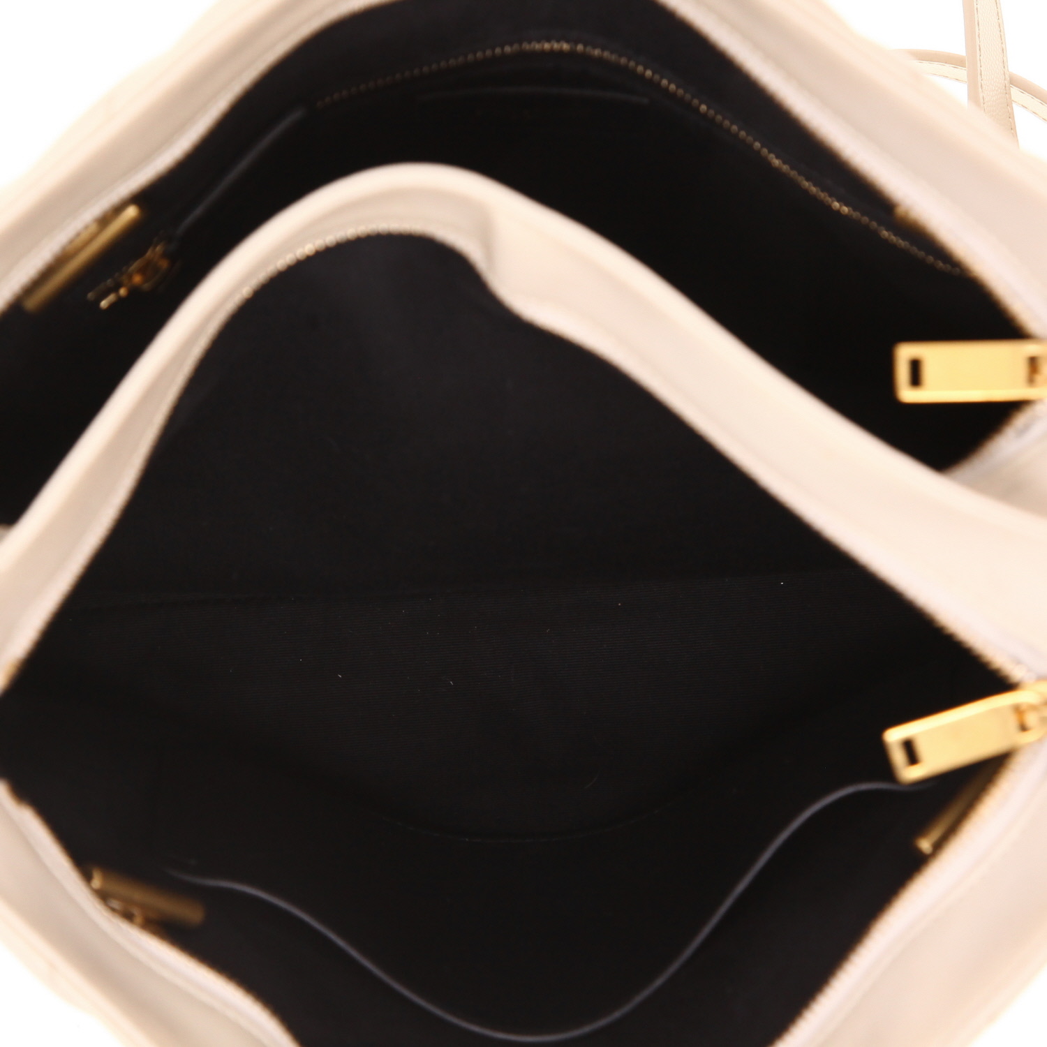 Saint Laurent   handbag  in beige grained leather - Detail D4