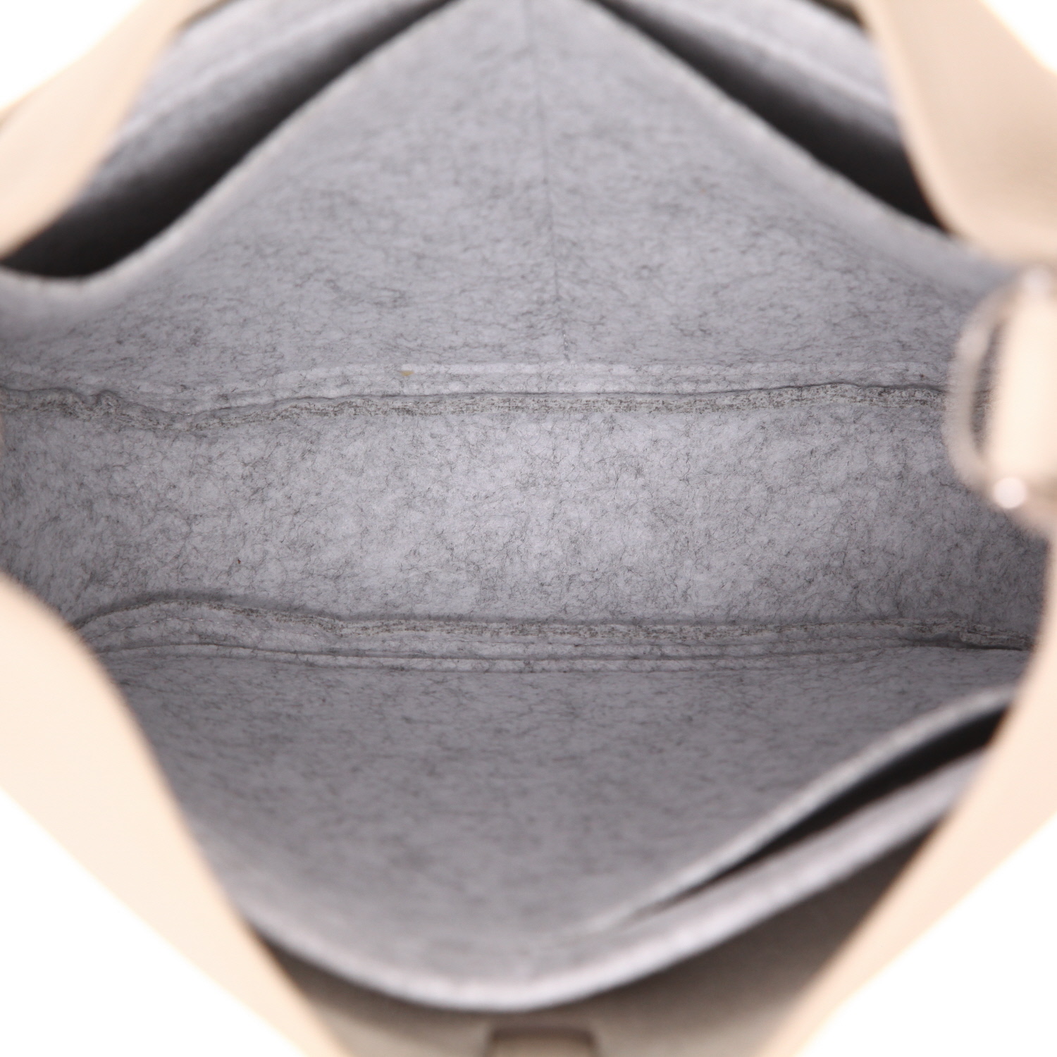 Hermès  Evelyne 29 cm shoulder bag  in Gris-Béton togo leather - Detail D3