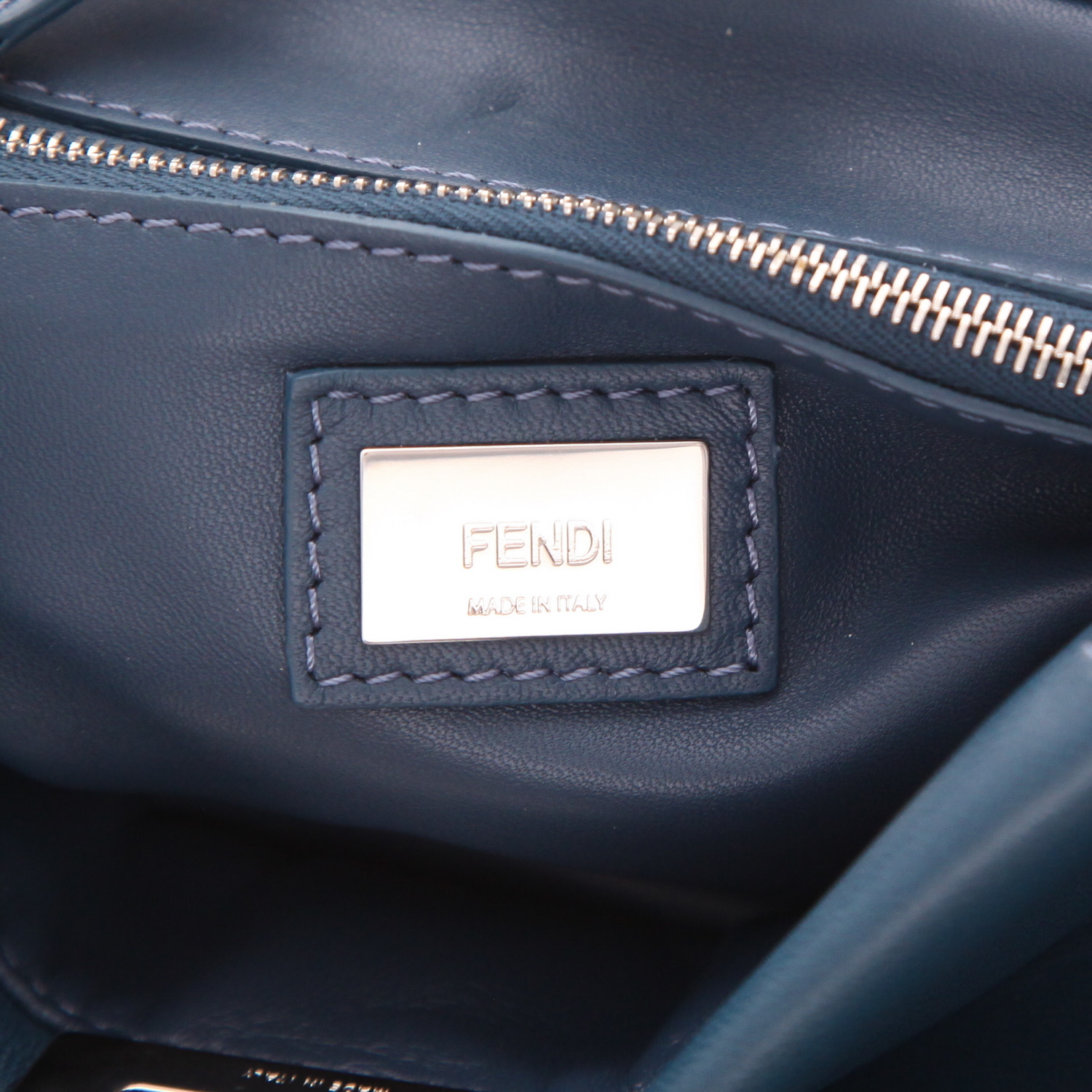 Fendi  Mini Peekaboo shoulder bag  in blue leather - Detail D2
